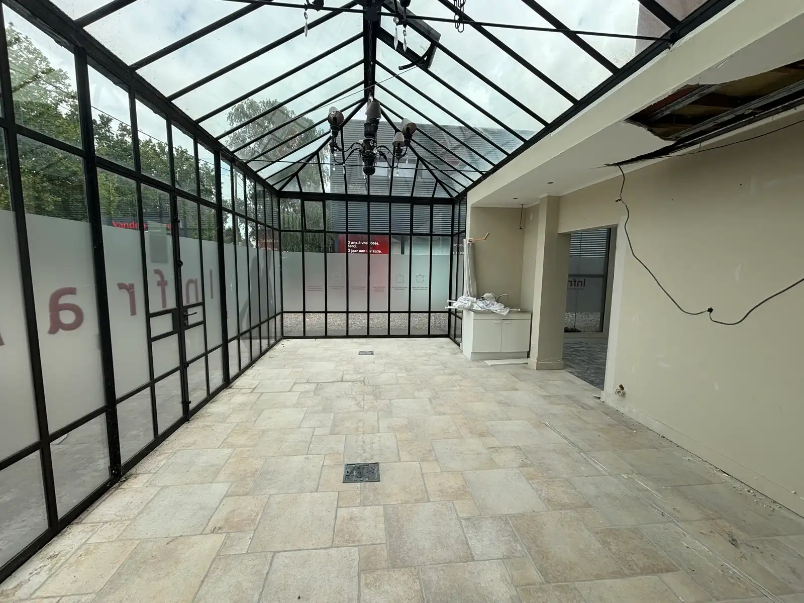 Baanwinkel 300 m² te huur Hannuit zichtlocatie foto 2