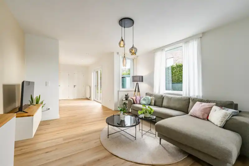 Knap gerenoveerde instapklare HOB op 445m² aan de stadsrand foto 5