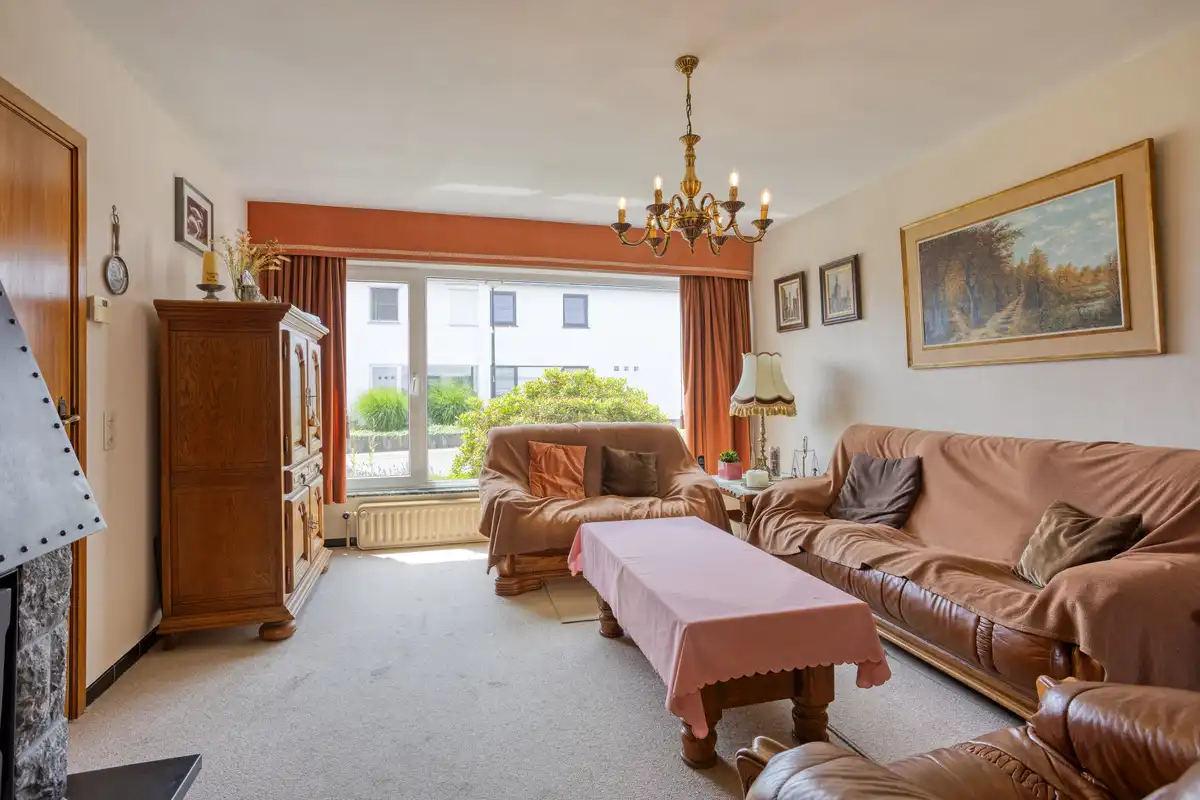 Te verfraaien woning - ruime tuin en garage foto 5