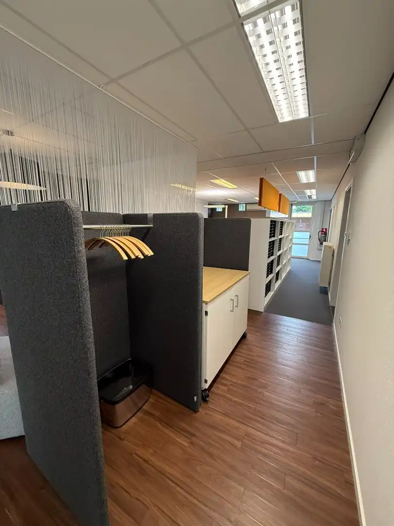 Volledig ingerichte & instapklare kantoorruimte op toplocatie in Achel! foto 11