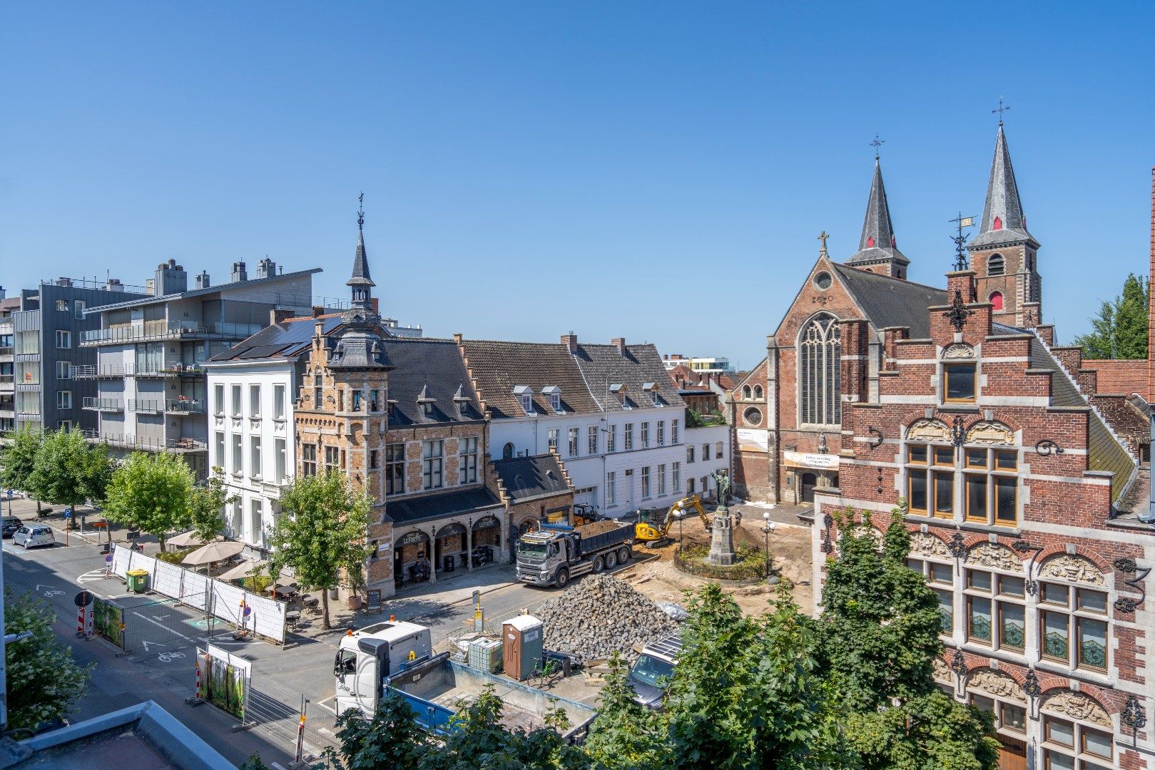 Fenomenaal herenhuis in hartje Kortrijk volledig gerenoveerd van A tot Z foto 30