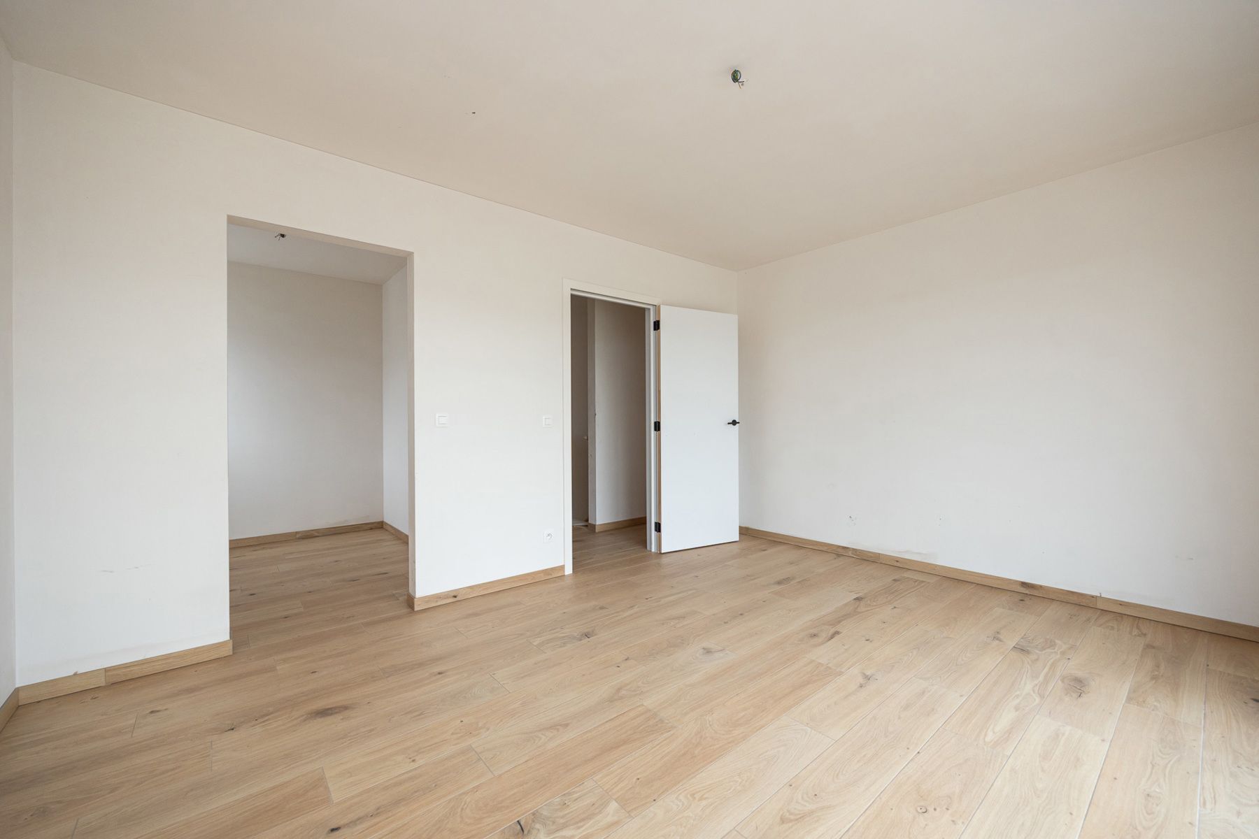 Halfopen woning met 3 slaapkamers en carport/fietsenberging op perceel van ca 320m² foto 12