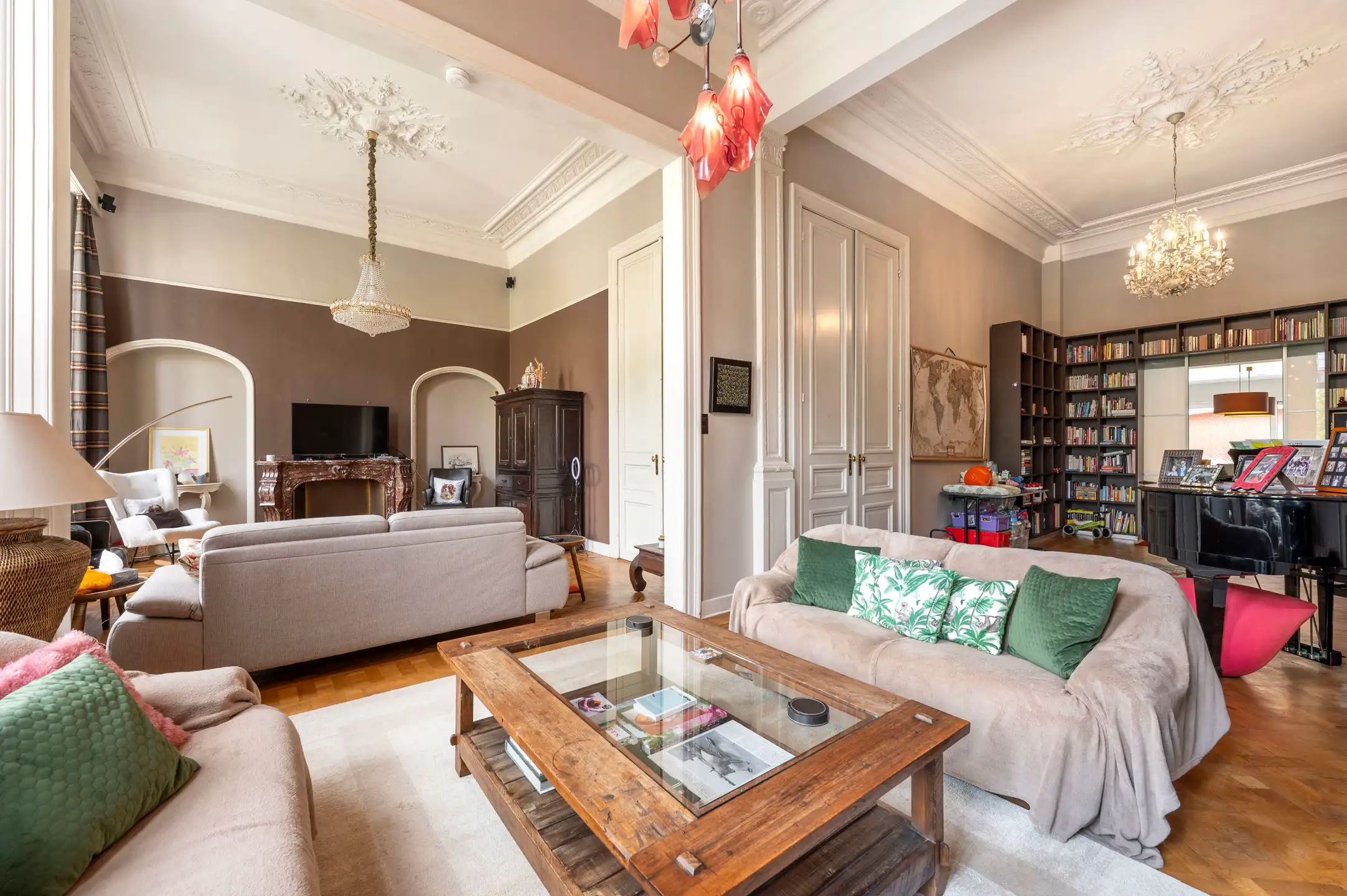 ANTWERPEN CENTRUM - Herenhuis met parking. foto 3