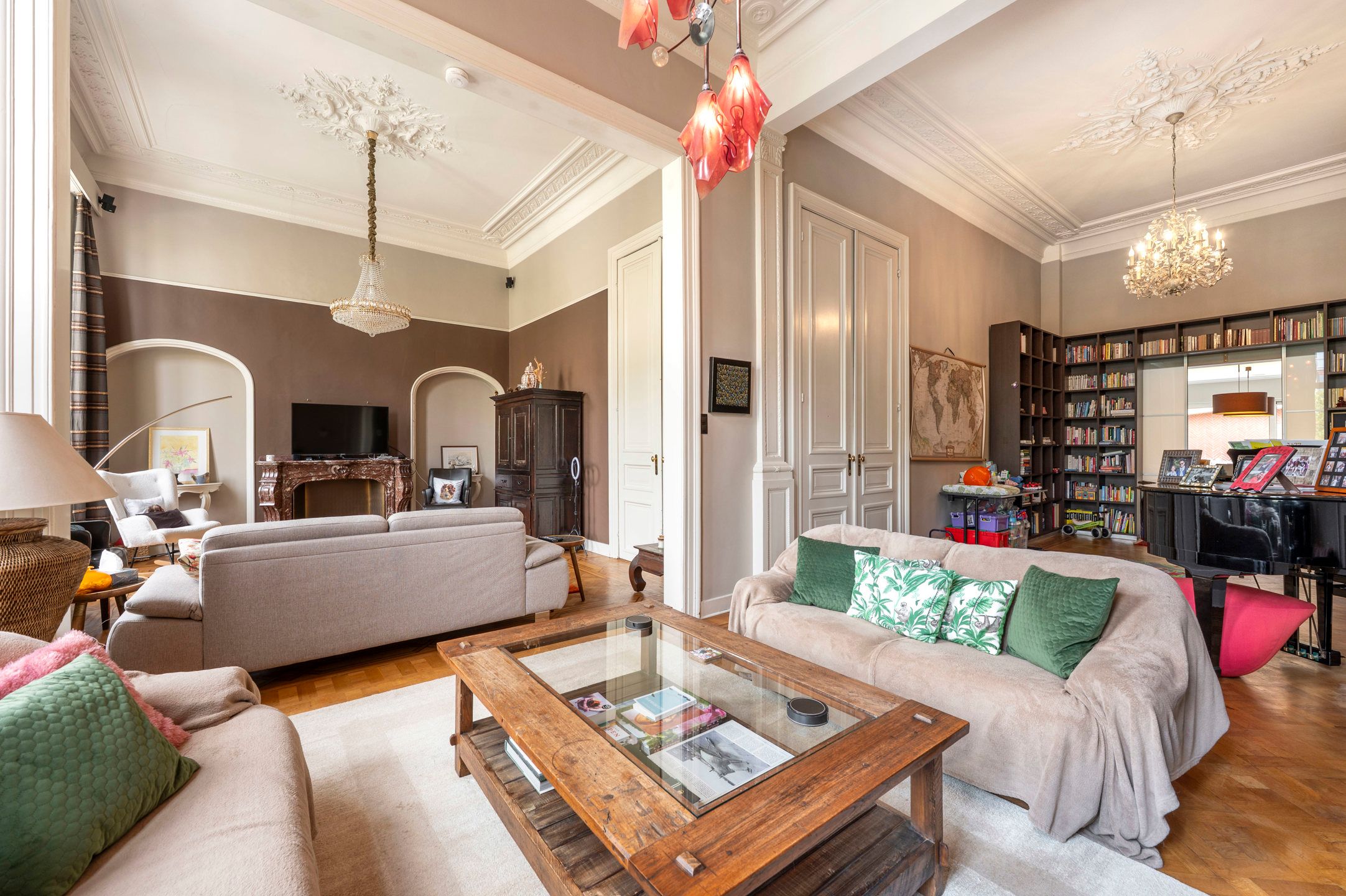 ANTWERPEN CENTRUM - Herenhuis met parking. foto 3