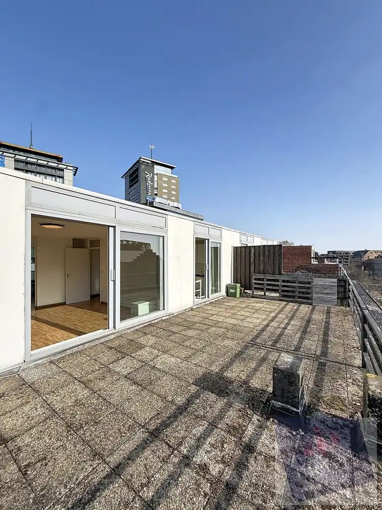 Lichtrijk appartement met ruim zonneterras in het hart van Hasselt foto 11