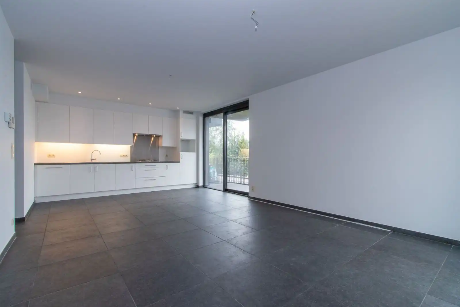 Mooi appartement op de 1ste verdieping met 2 slaapkamers en terras. foto 2