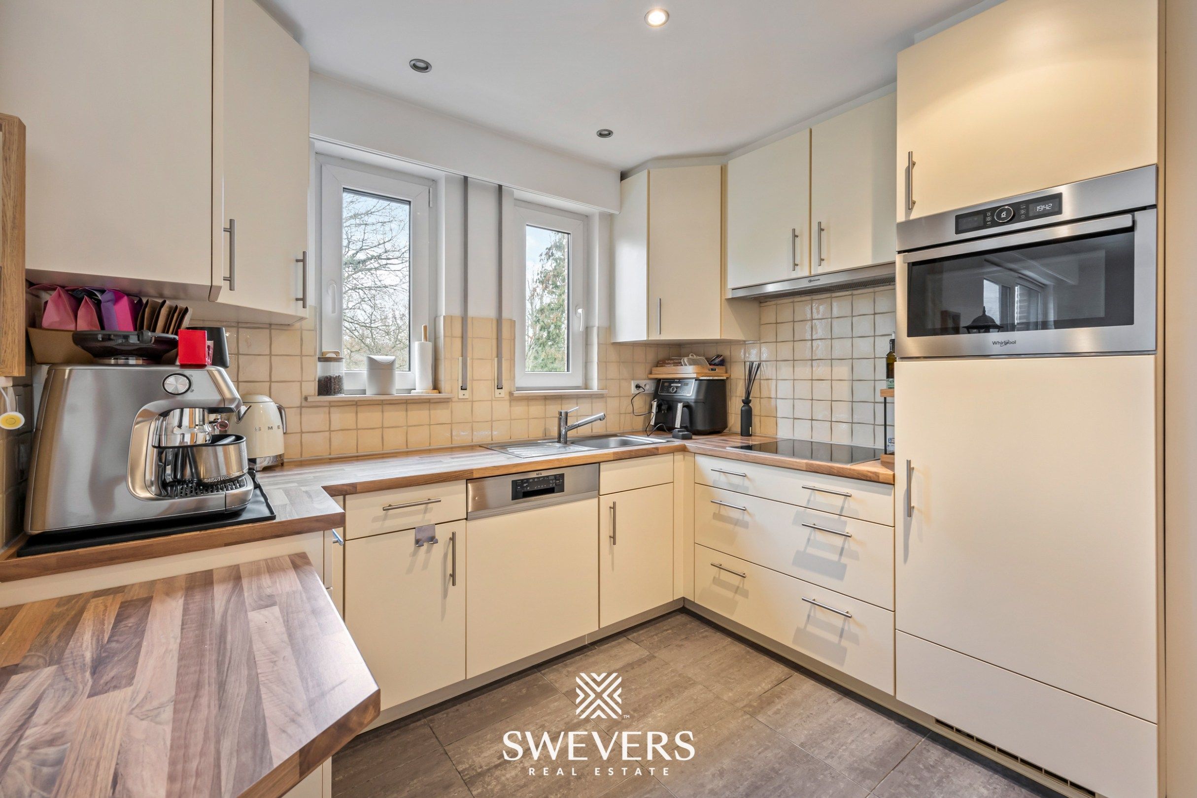 Hoogwaardig duplexappartement met zonnig terras op de bruisende Vennestraat in Genk  foto 9