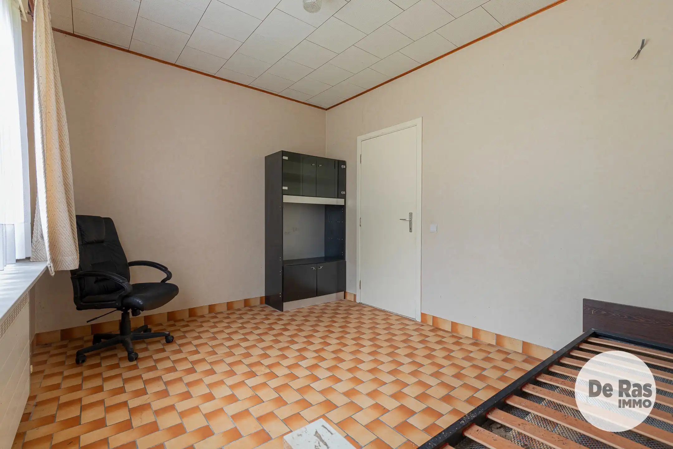 WICHELEN - Te renoveren landbouwwoning met weide en serre foto 10