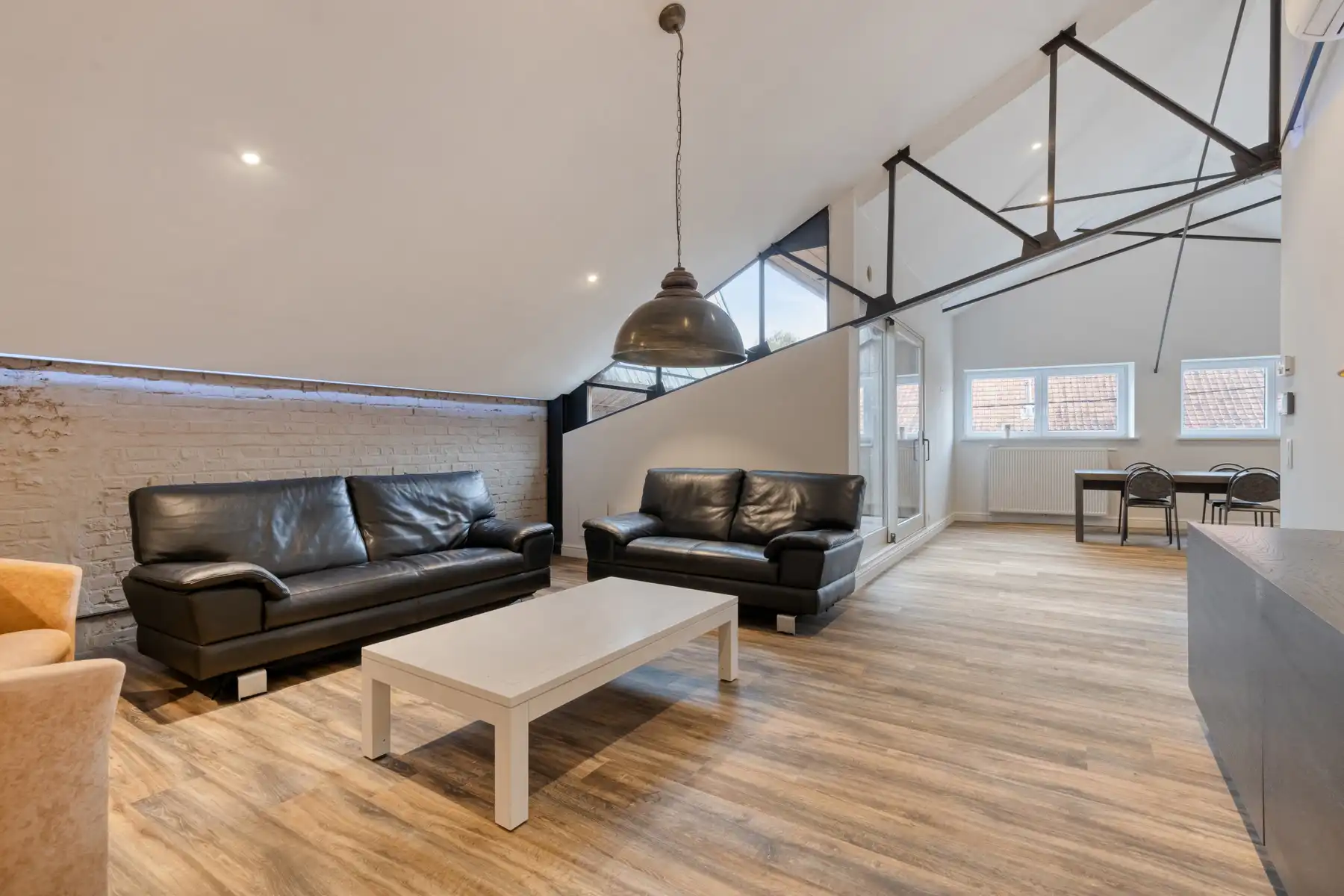 Recent vernieuwde loods met bovenliggend luxe appartement ! foto 30