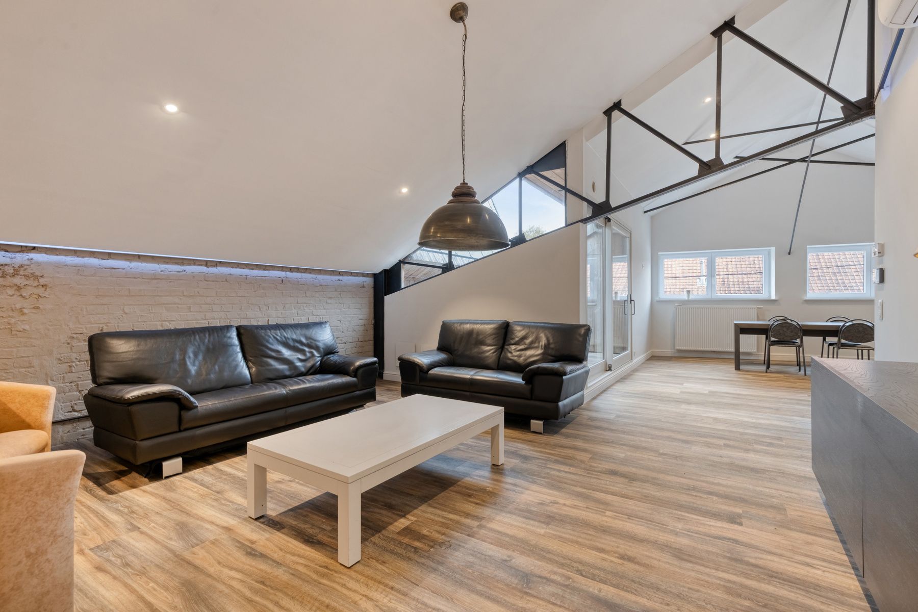 Recent vernieuwde loods met bovenliggend luxe appartement ! foto 30