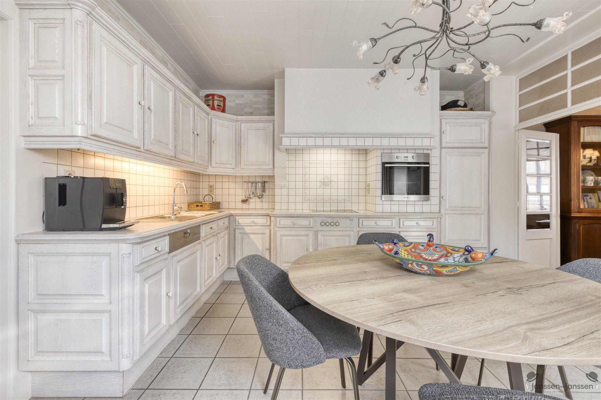 Instapklare halfopen bebouwing met zuidgericht dakterras in Mol foto 7