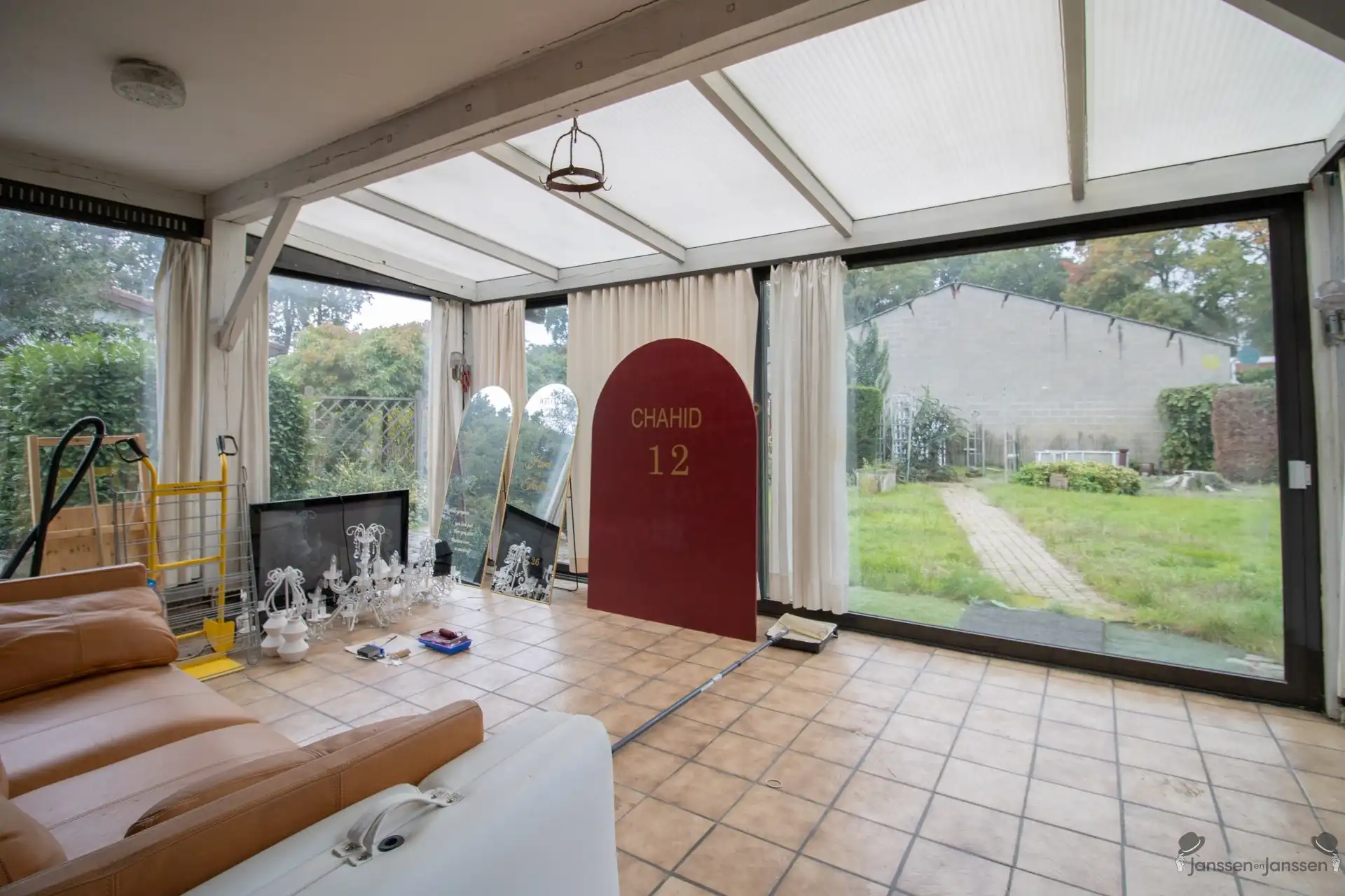 Ruime op te frissen villa met 2 keukens, 2 badkamers en min. 5 slaapkamers op 1.157 m² foto 8