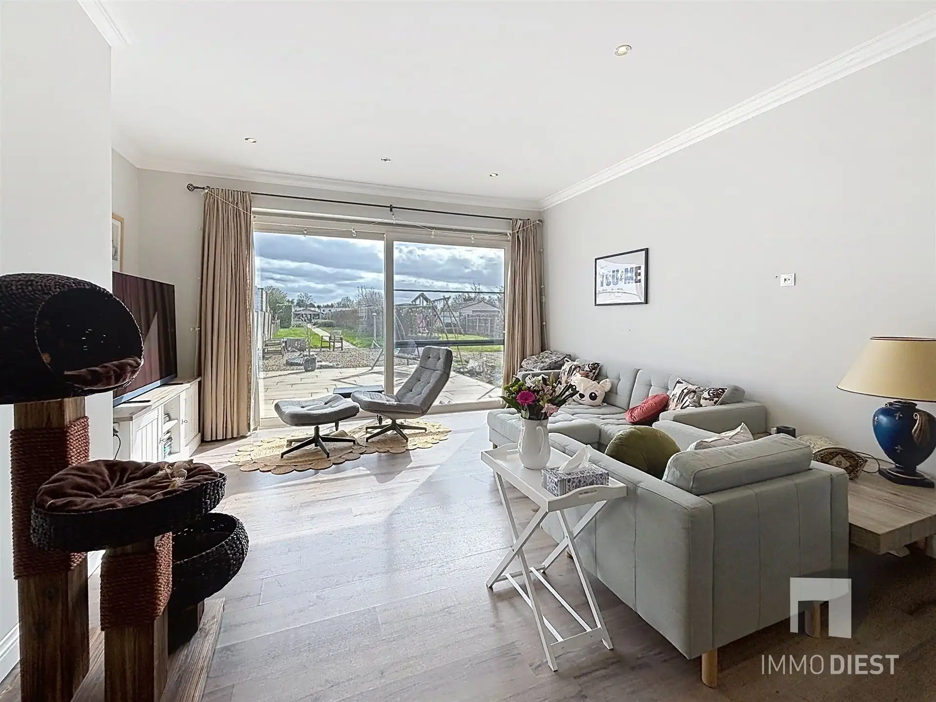 Charmante, instapklare gezinswoning met 3 ruime slaapkamers op 8a 52ca. foto 8