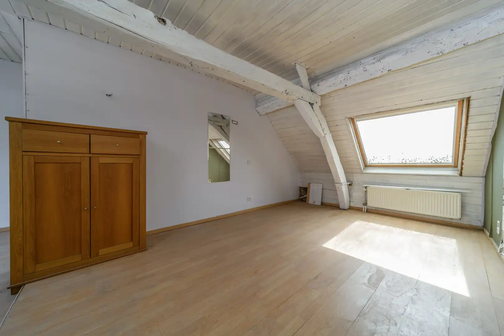 Zeer gunstig en centraal gelegen, verder af te werken karaktervolle woning foto 13