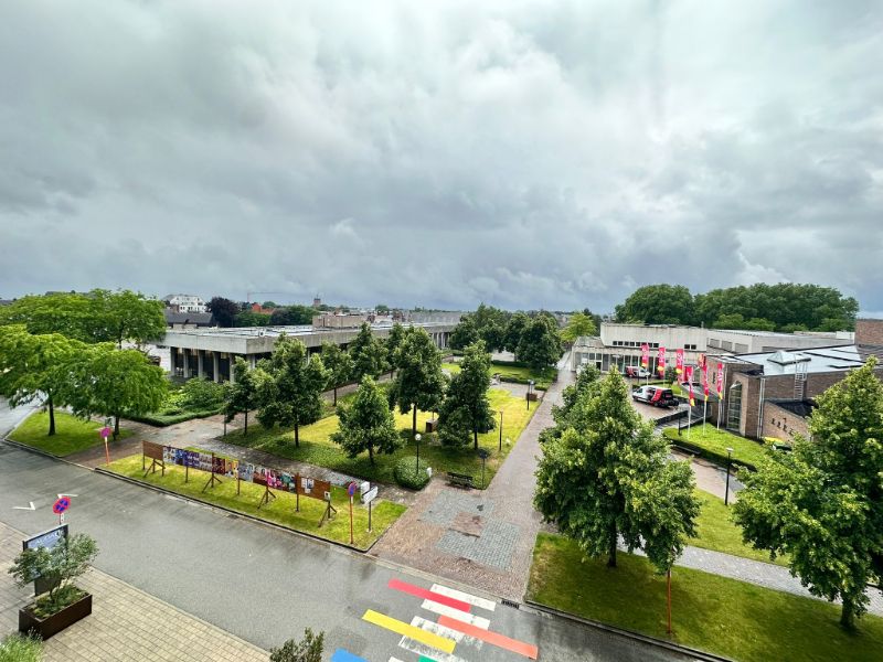 Instapklaar bemeubeld 2-slpk appartement met  terras, en kelder centrum Geel foto {{pictureIndex}}