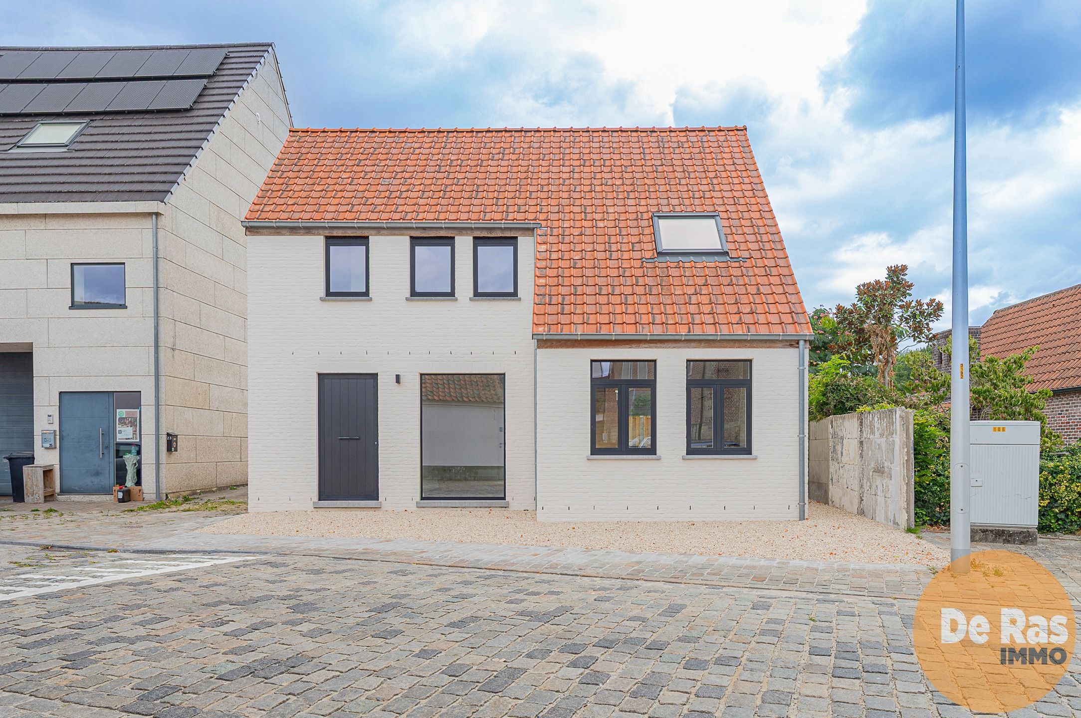 IMPE - Totaal vernieuwde woning met 2 slaapkamers foto {{pictureIndex}}