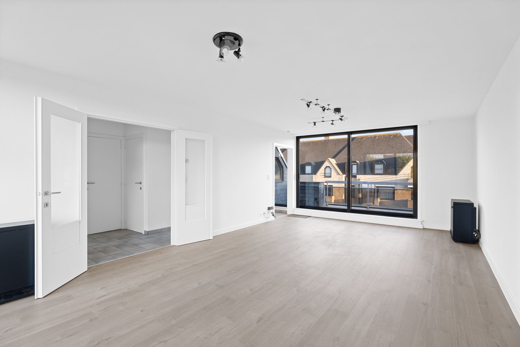 Uniek duplex appartement in Deinze – Ideaal voor kangoeroewonen! foto {{pictureIndex}}