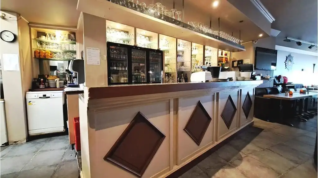 Horecapand met Terras op de Zeedijk te koop in Blankenberge foto 5