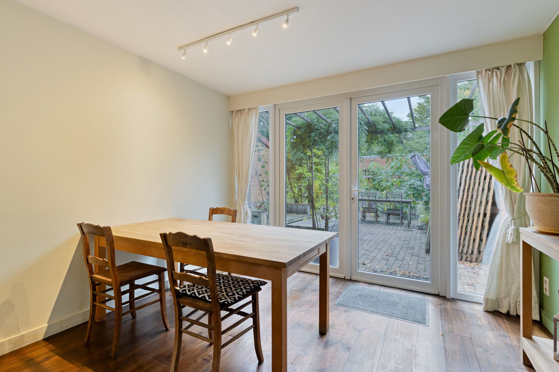 Karaktervolle woning met 3-4 slaapkamers en tuin. foto 6