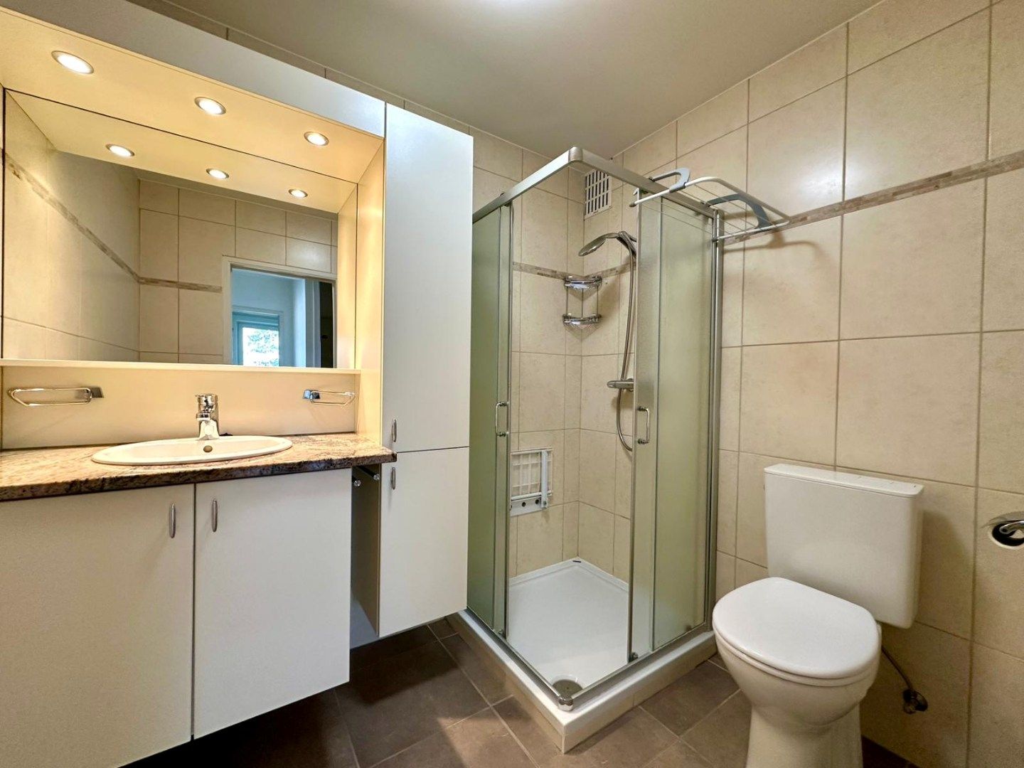 Appartement op centrale ligging te Sint-Andries foto 9