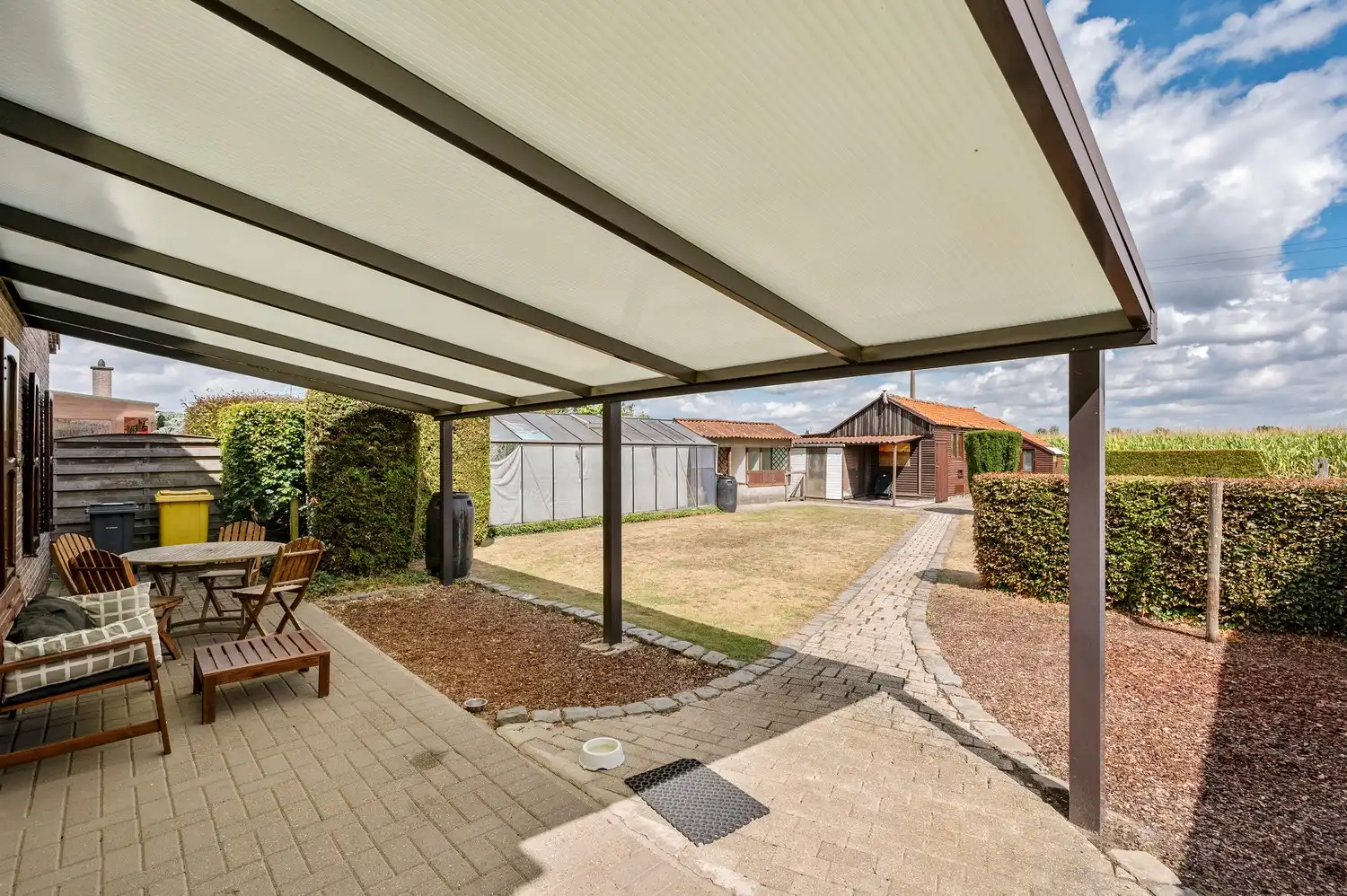 Instapklare open bebouwing op een ruim perceel van 1.185 m², landelijk gelegen met een prachtig vrij uitzicht aan de achterzijde. foto 32