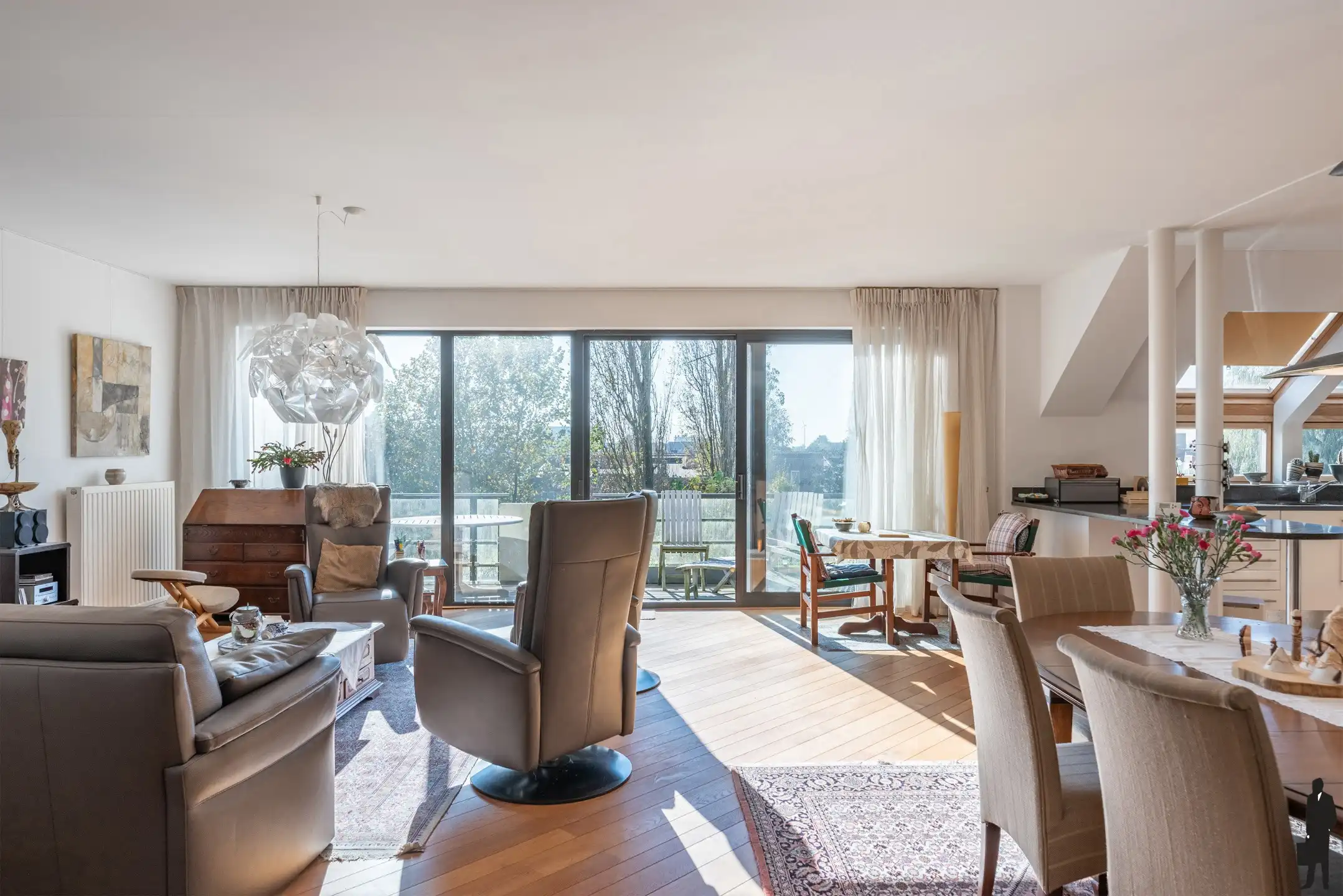 Riant appartement met 4 slpks, 2 badks, prachtig zuidterras foto 4