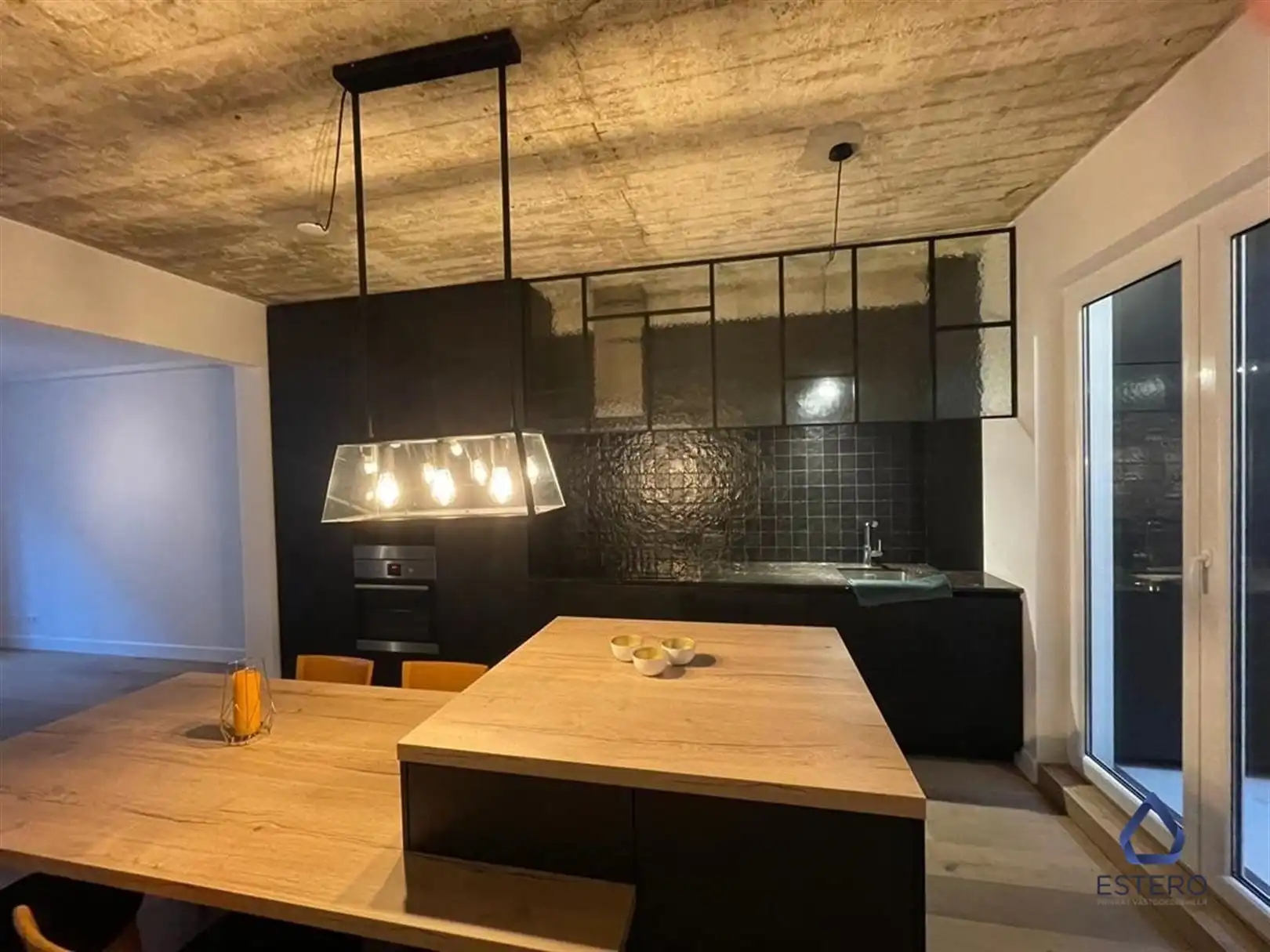 Stijlvol gemeubeld appartement op toplocatie foto 3