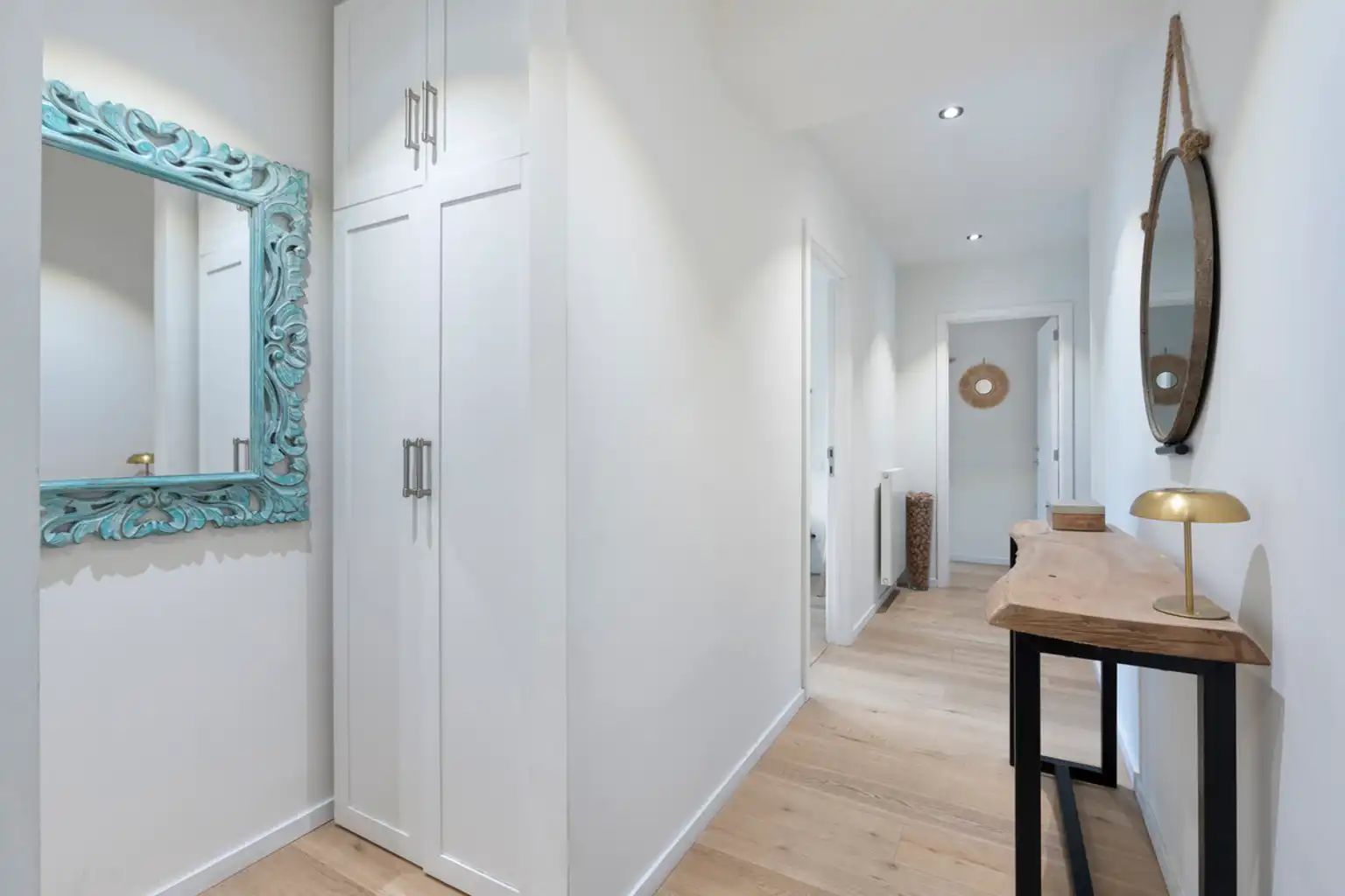Instapklaar 2-slaapkamerappartement met tuin en garage foto 3