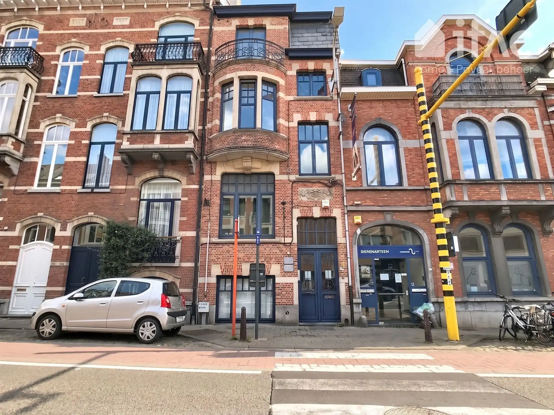 Charmant en volledig gerenoveerd appartement foto {{pictureIndex}}