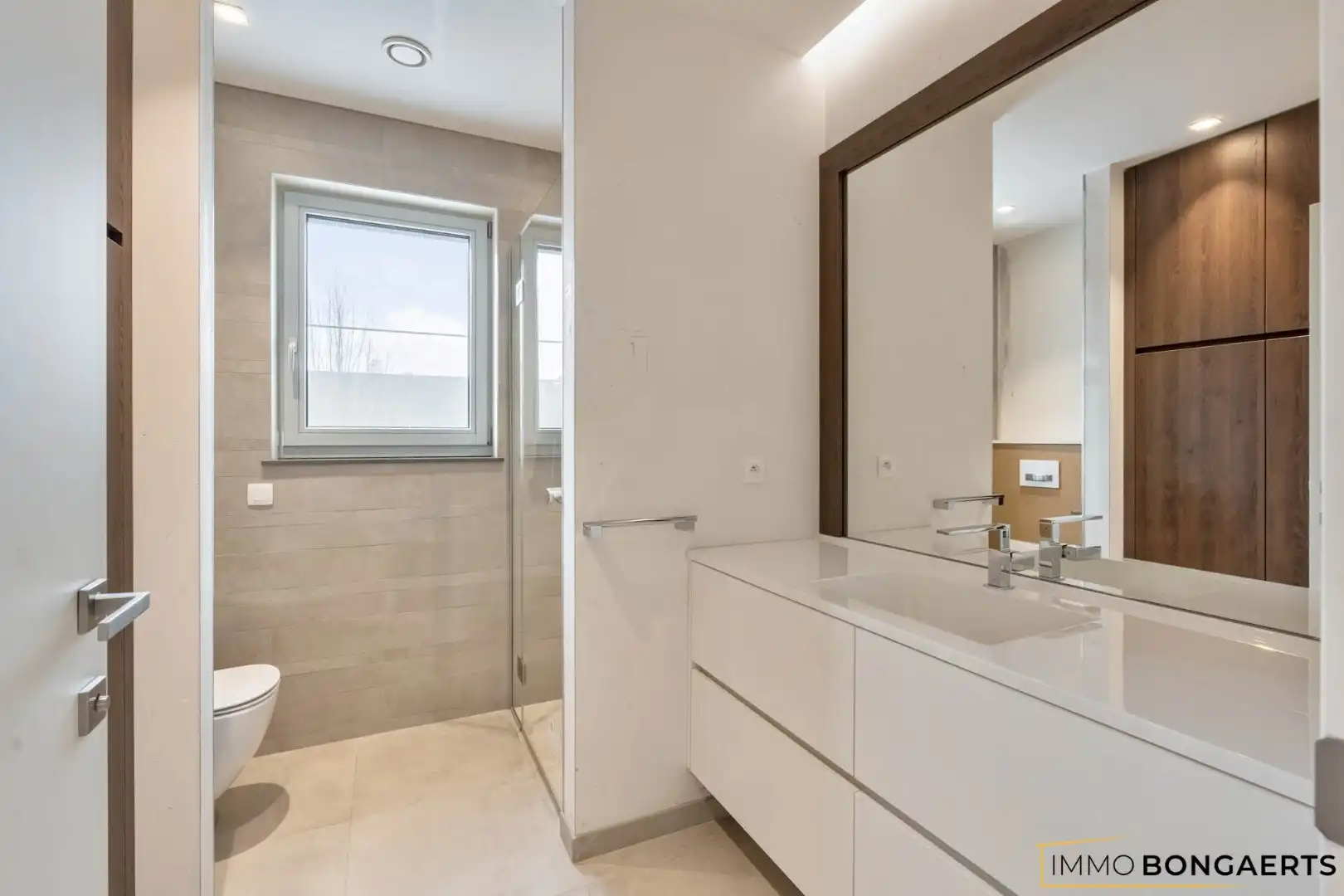 Moderne woonst met 4 slaapkamers  foto 19