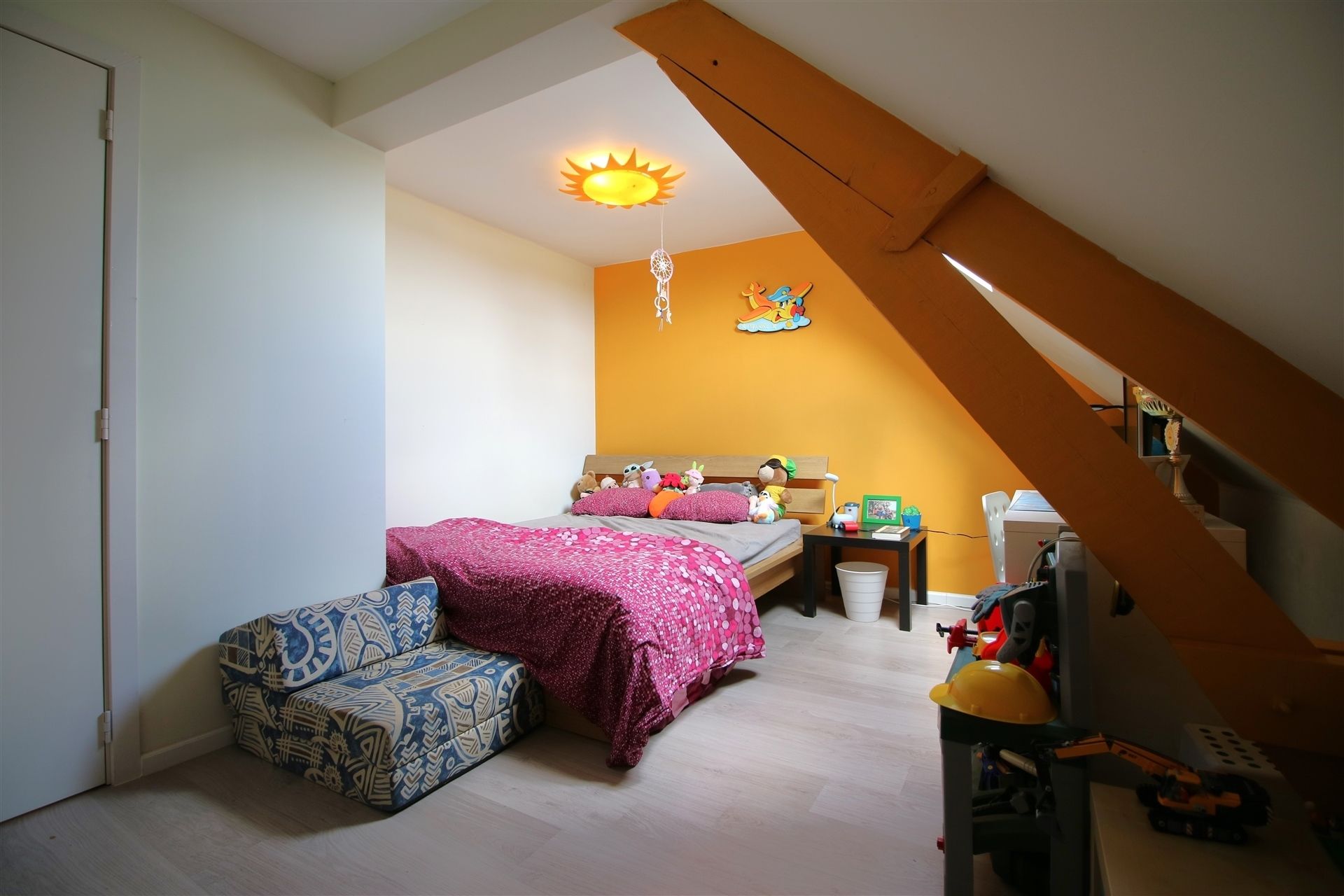 Gerenoveerde woning met 4 slpks, aparte garage en tuin foto 18