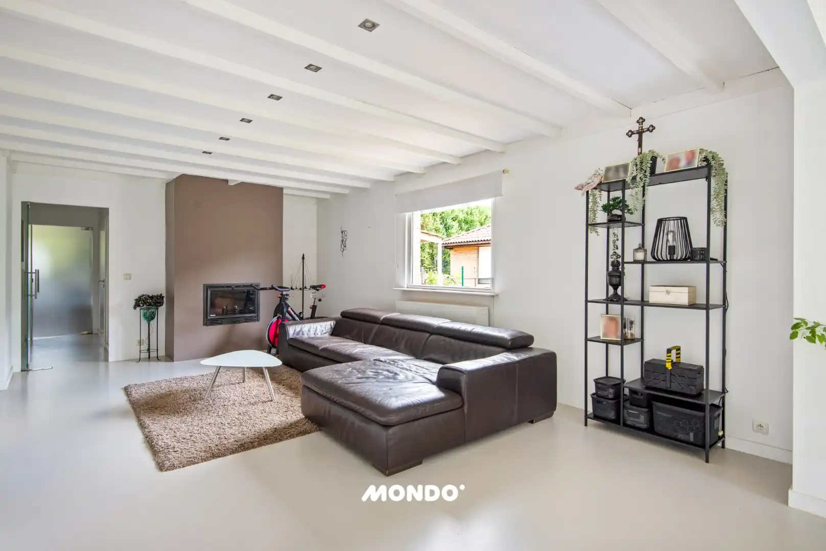 Gerenoveerde laagbouw woning! foto 8