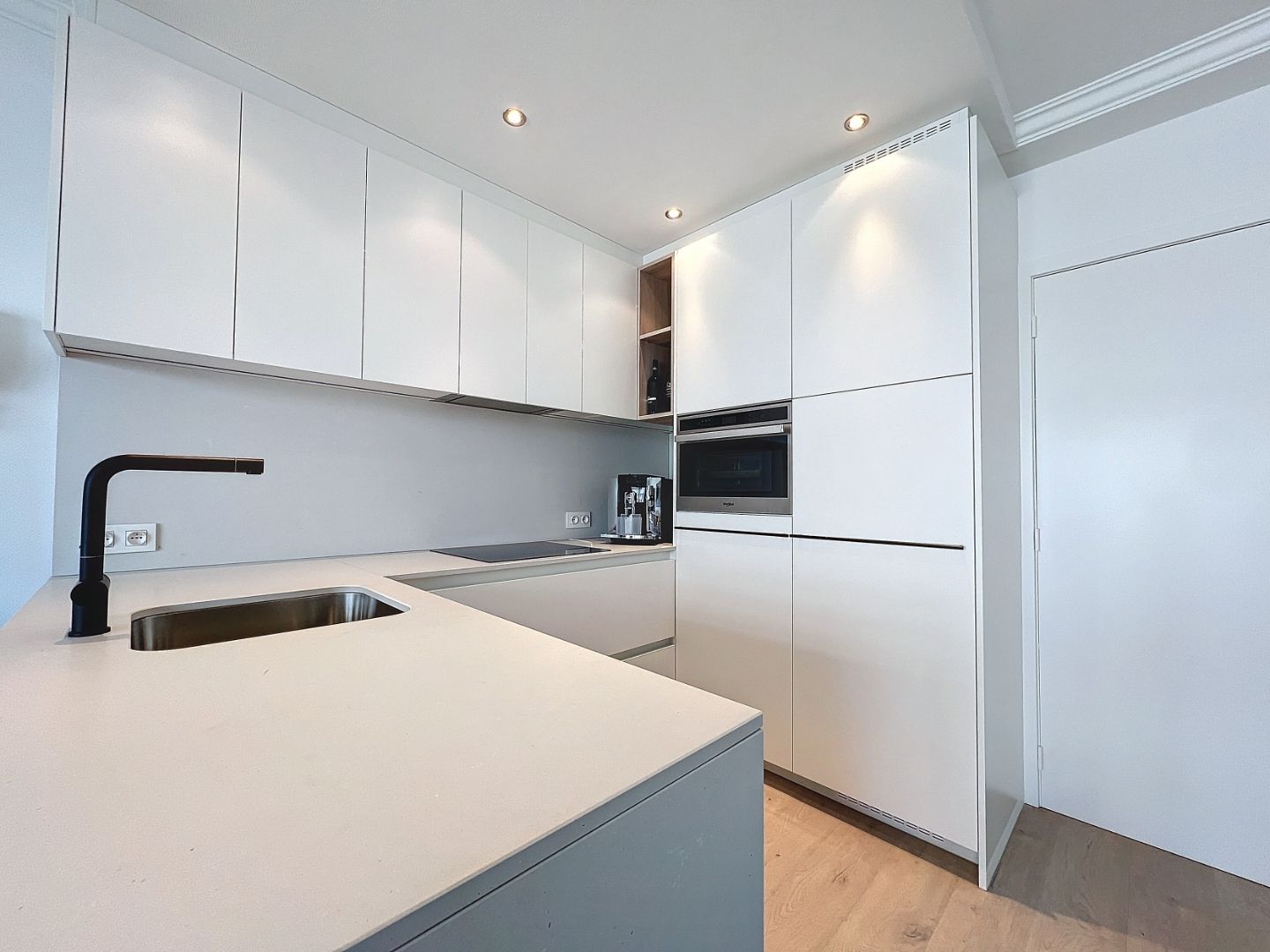 Centraal gelegen duplex-appartement met twee slaapkamers te Nieuwpoort foto 5