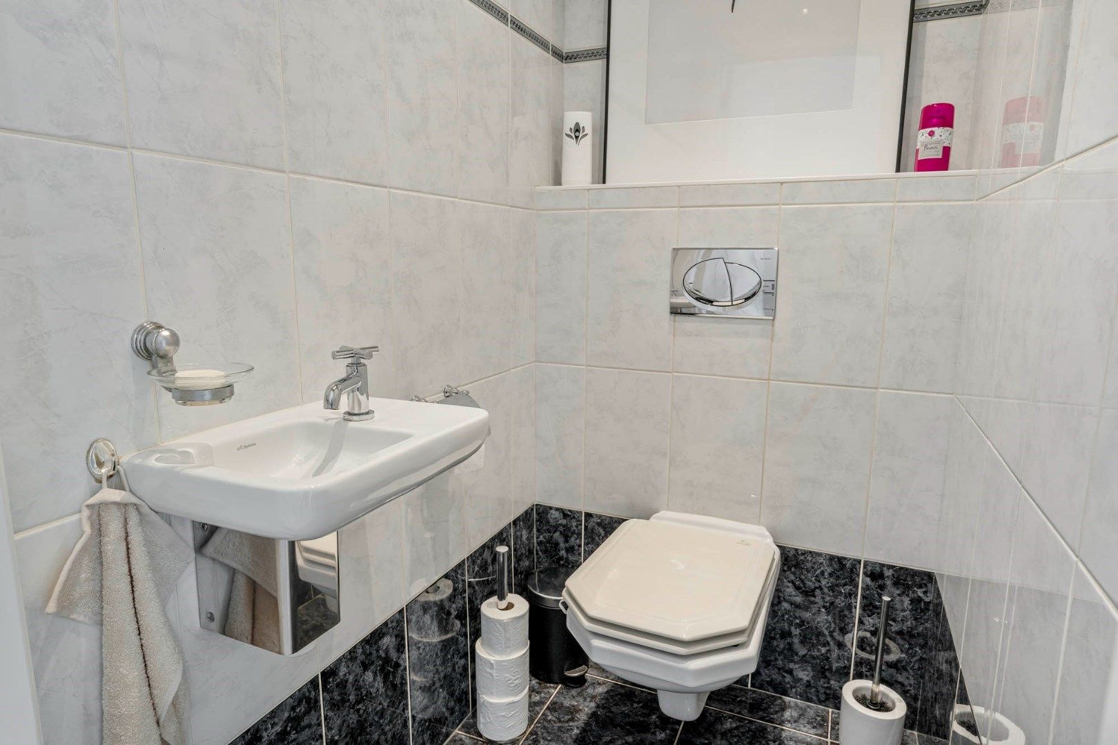 Ruime elegante villa met vrijstaande garage en tuin op 18a 99ca te Lanaken-Smeermaas foto 15