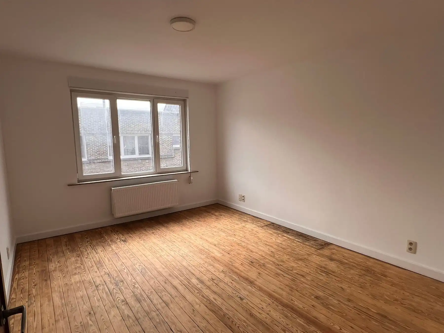 Aangename woning met 5 slaapkamers en garage foto 5