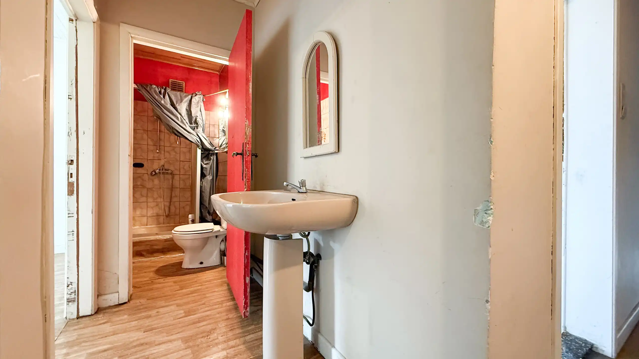 Karaktervol pand met 6 slpkms en renovatiepotentieel in HH ! foto 27