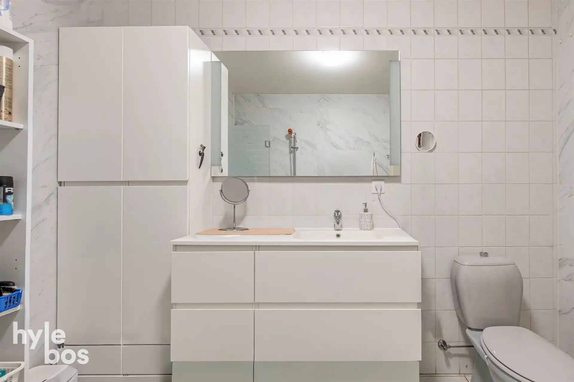 Appartement met veel lichtinval, ruime leefruimte en garagebox foto 19