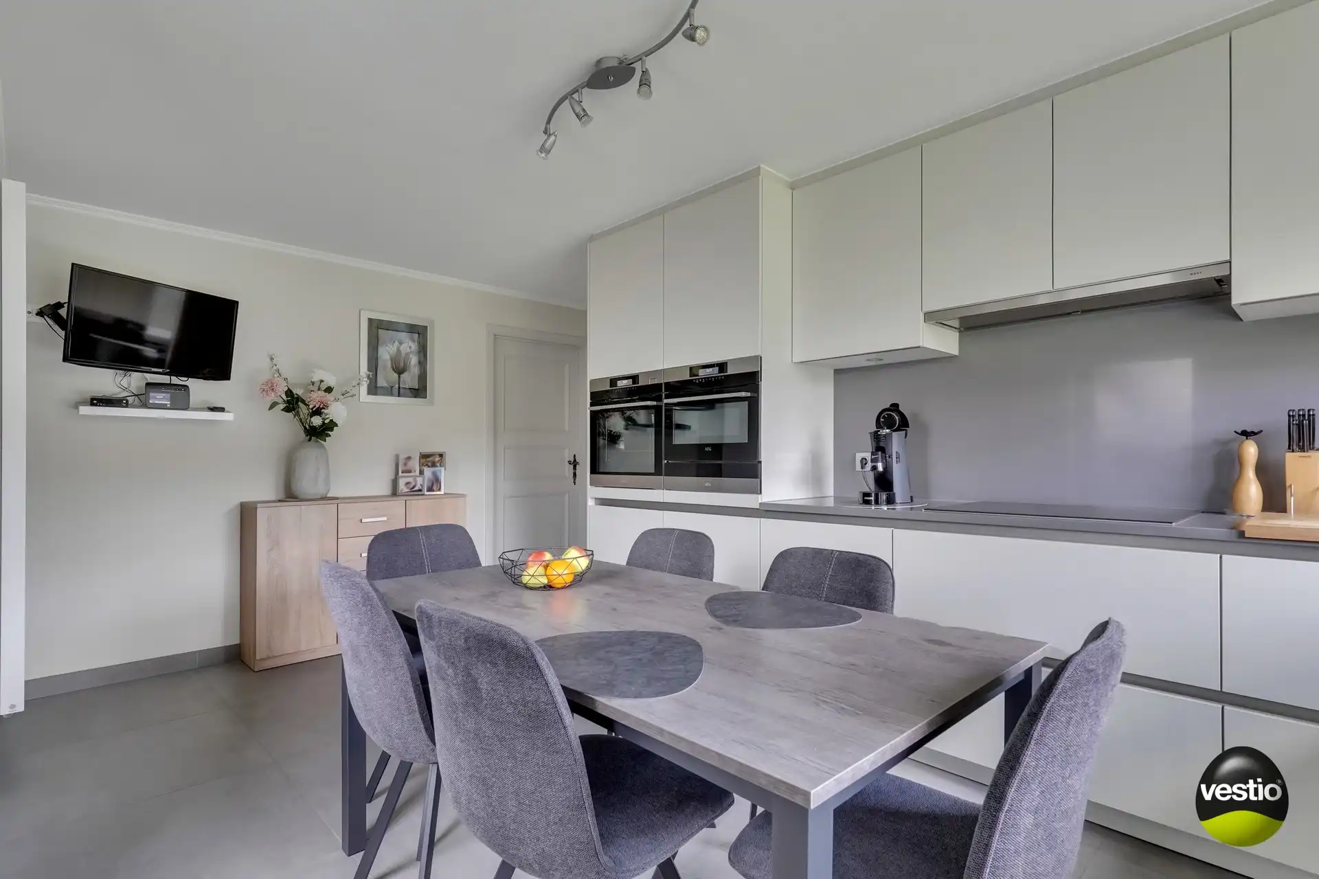 RUSTIG GELEGEN, GELIJKVLOERSE WONING VLAKBIJ CENTRUM OPGLABBEEK foto 10