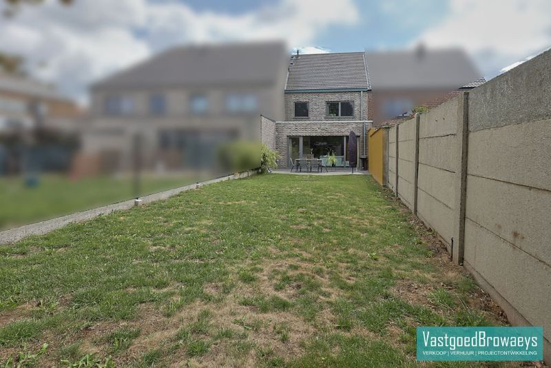 Instapklare ruime rijwoning met 3 slaapkamers foto 27