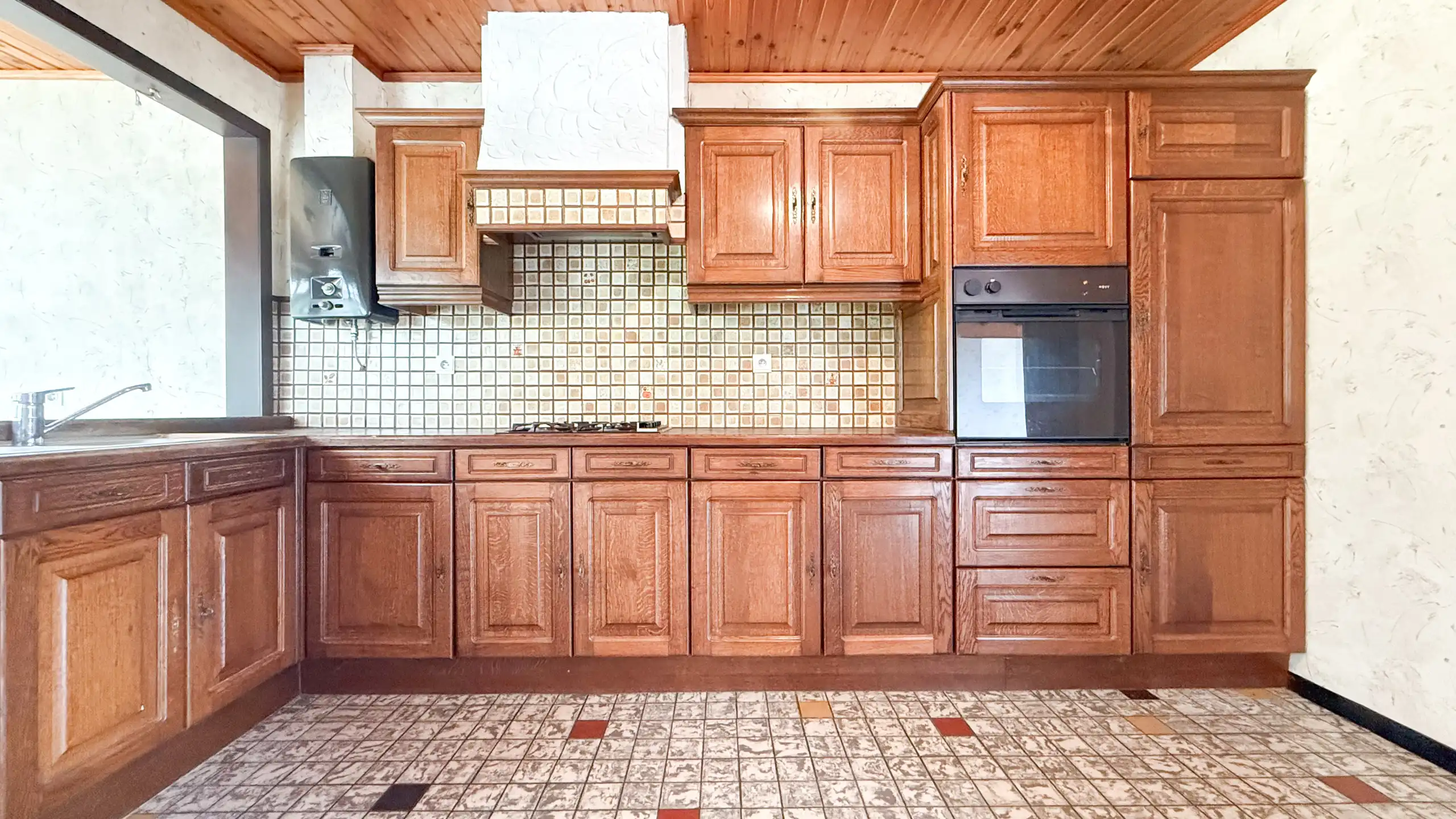 Ruime split-levelwoning met 3 slaapkamers op groot perceel! foto 8
