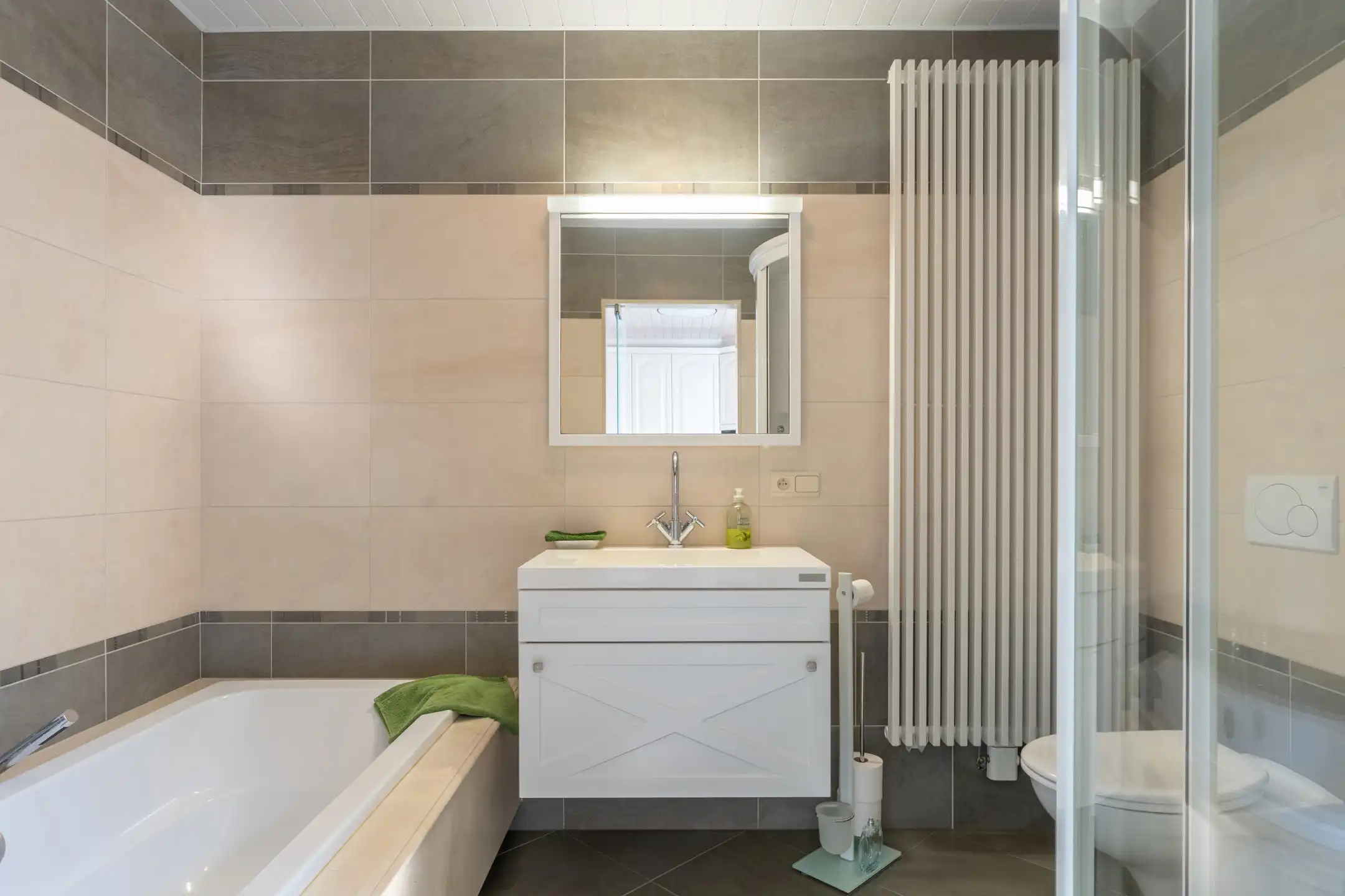 Gunstig gelegen instapklare woning met 2-3 slpks en garage foto 14
