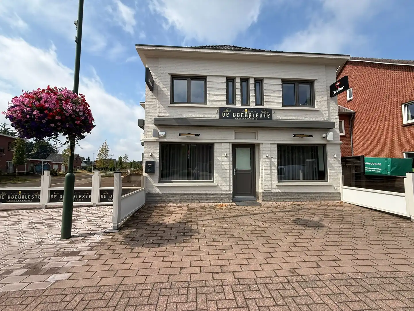 Café-brasserie met ruime privéwoonst in hartje Achel. foto 2
