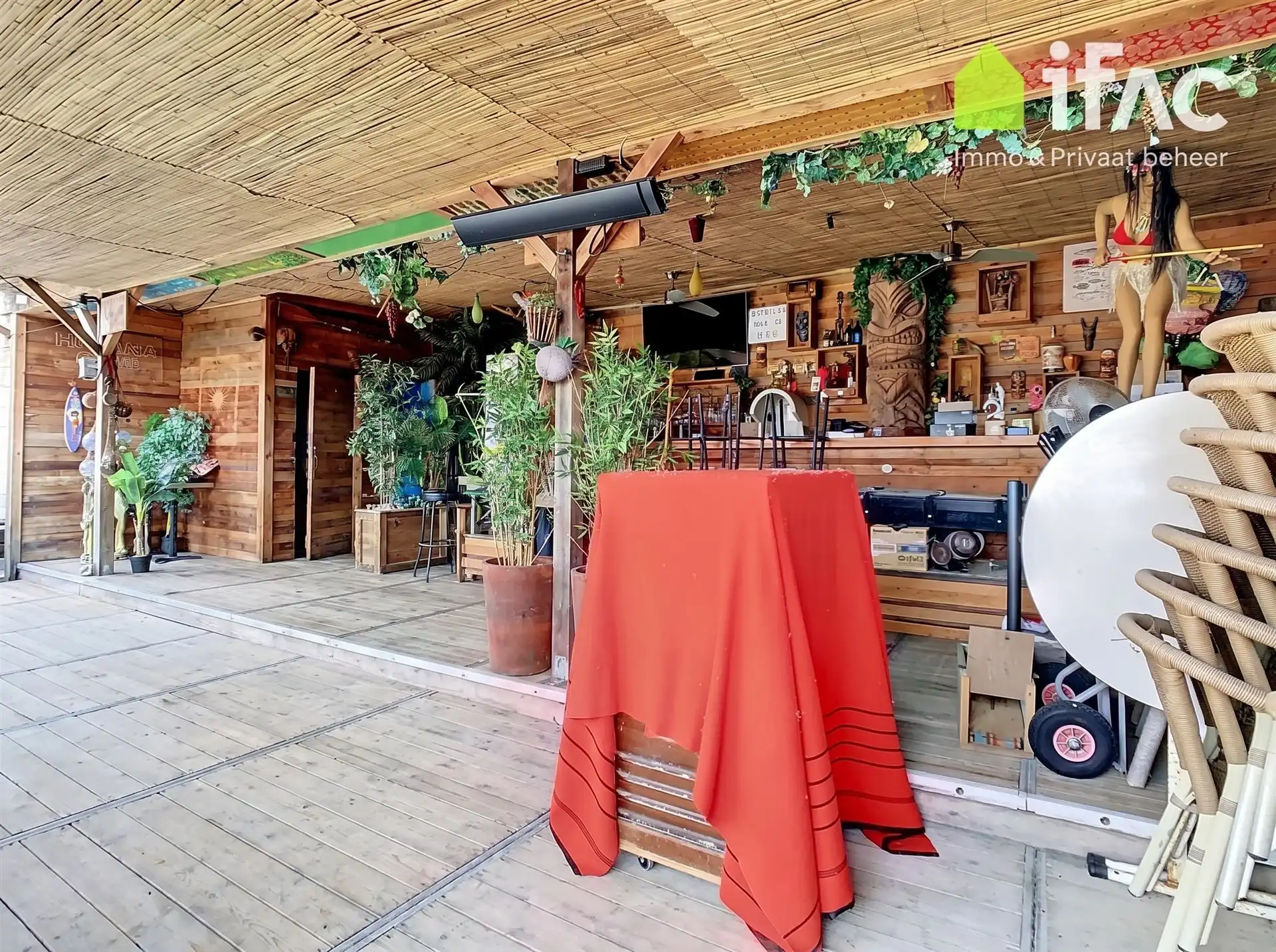 Handelspand met appartement, feestzaal en tuin foto 23