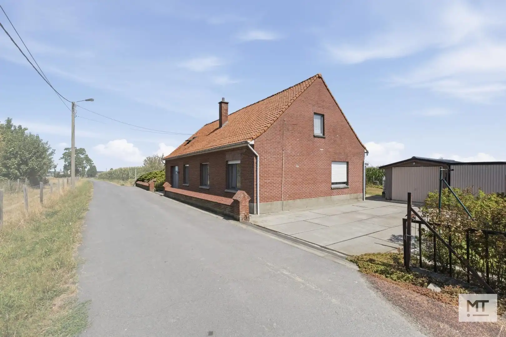 Te renoveren alleenstaande woning op een landelijke locatie in Wijtschate foto 4