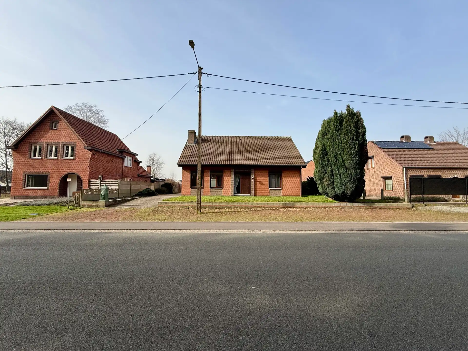 Vrijstaande woning met 4 slaapkamers op perceel van 6a72 foto {{pictureIndex}}