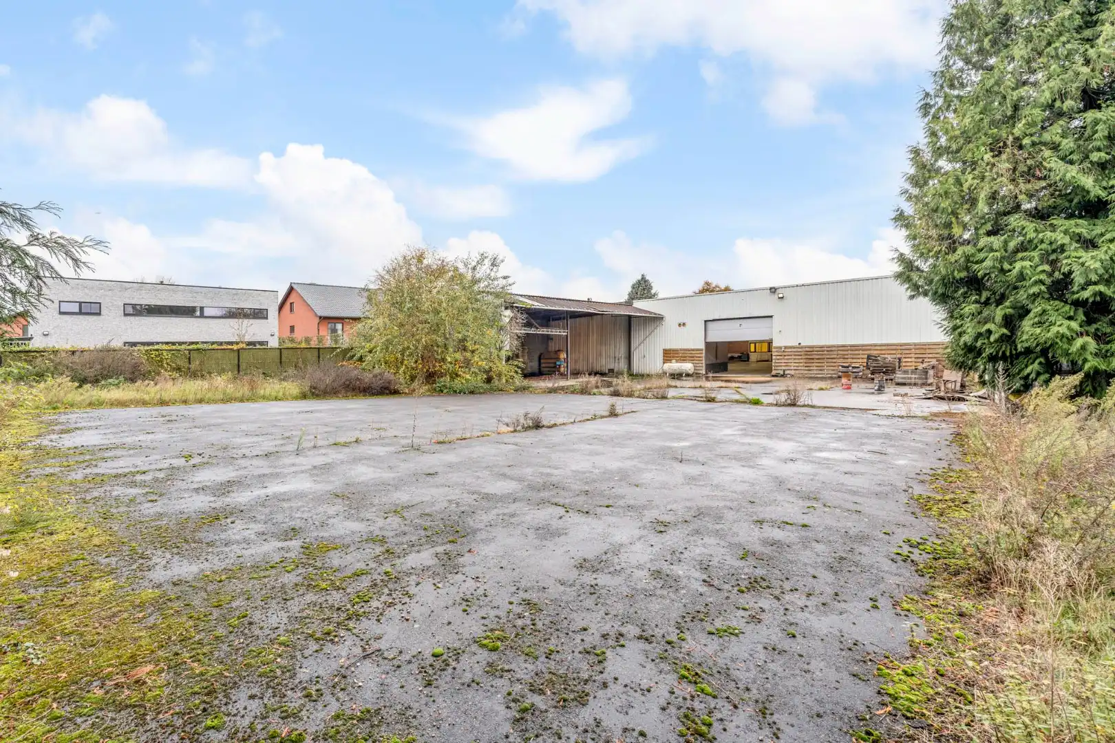 Bedrijfsgebouw met kantoren, magazijnen en woonst - groot 2580 m² foto 20