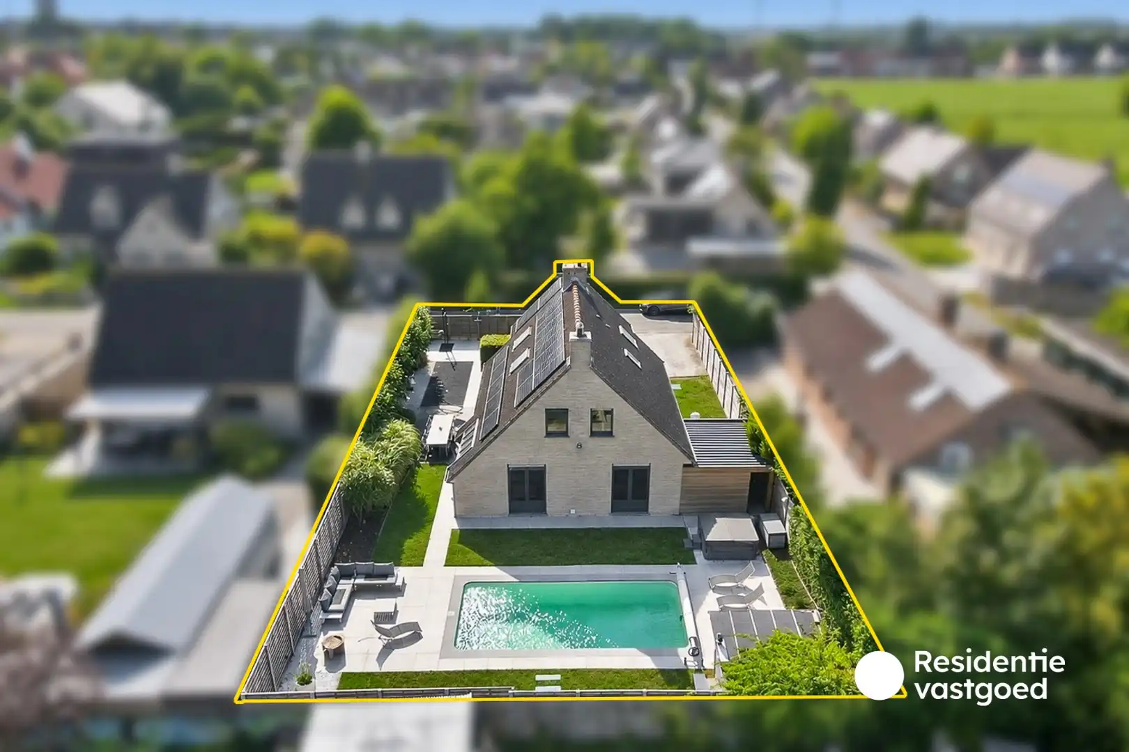 Rustig gelegen villa met verwarmd zwembad en ruime tuin foto 2