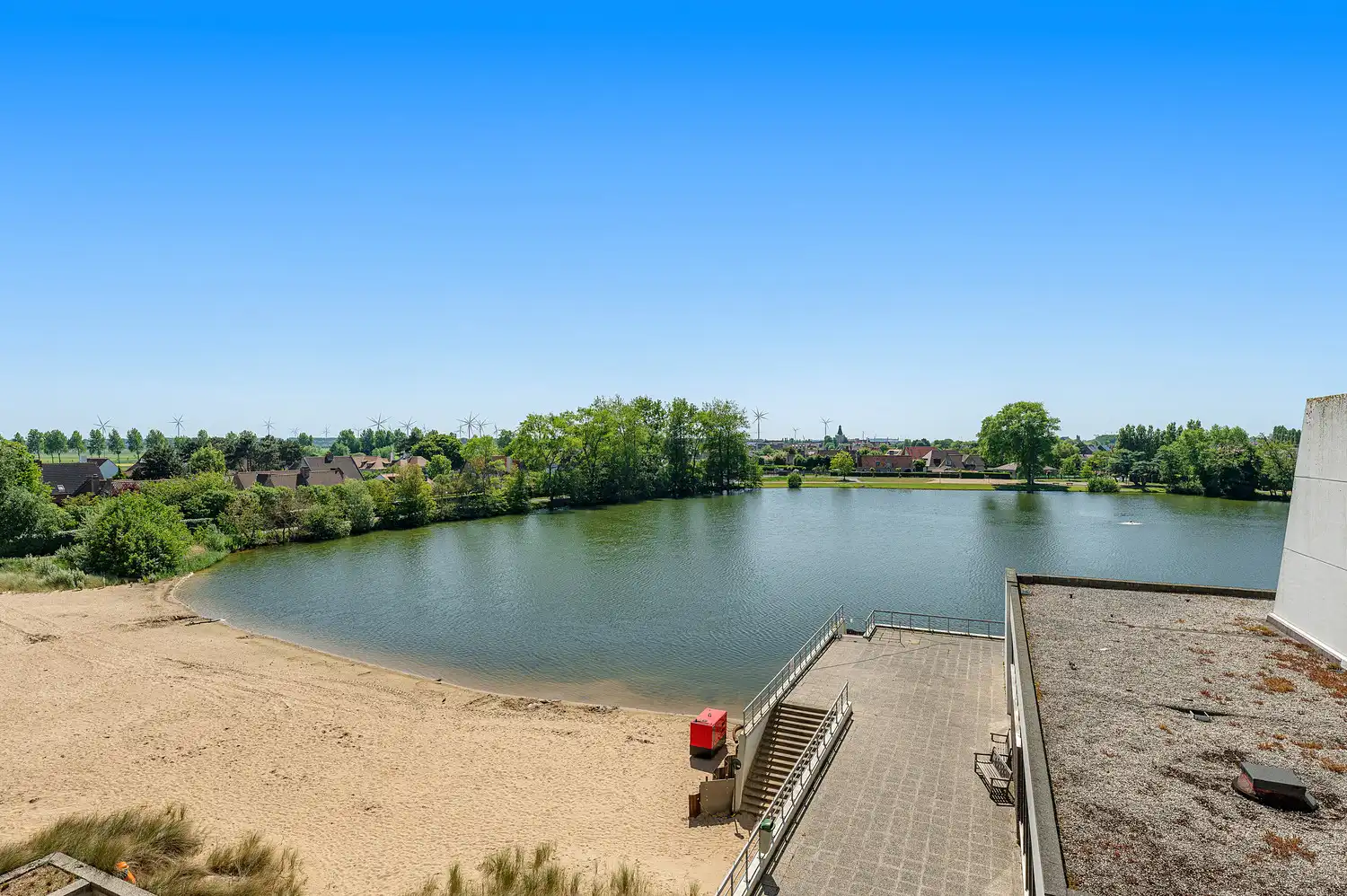 Instapklare studio met zonnig terras en open zichten foto 3