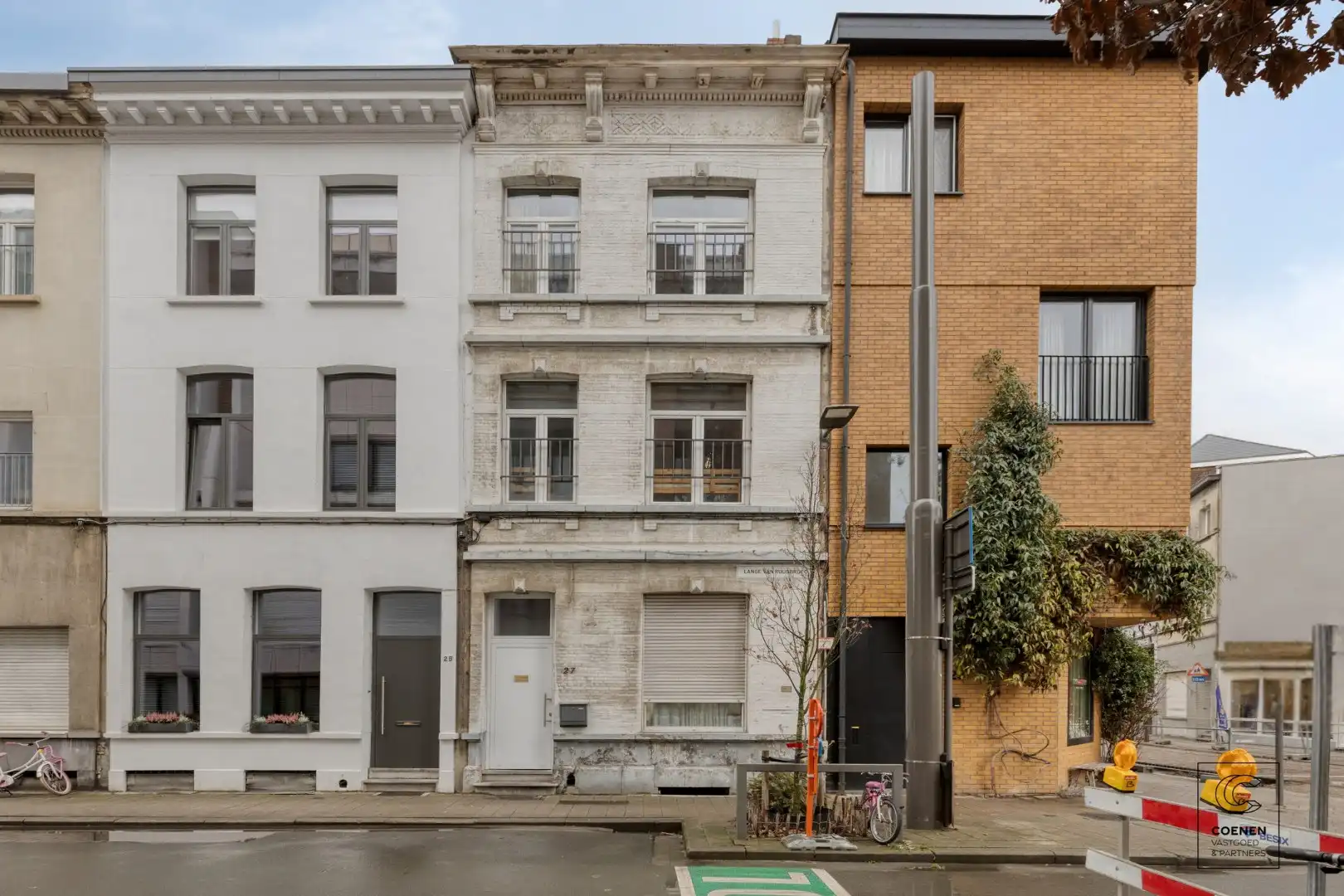 Te renoveren herenwoning met een bewoonbare oppervlakte van 248m² op een TOPlocatie in hartje Zurenborg! foto {{pictureIndex}}