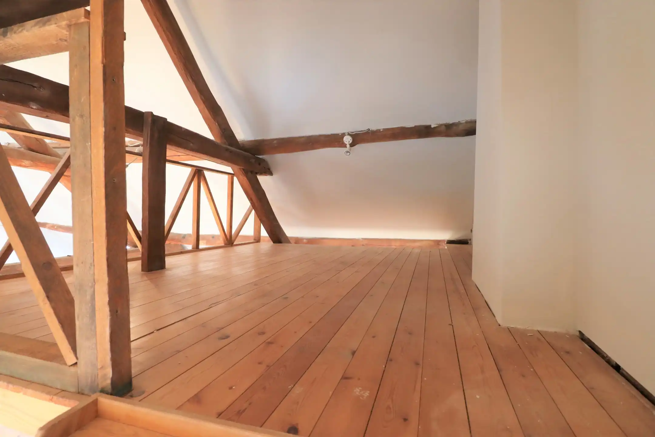 Charmant loft-appartement met mezzanine en terras foto 16